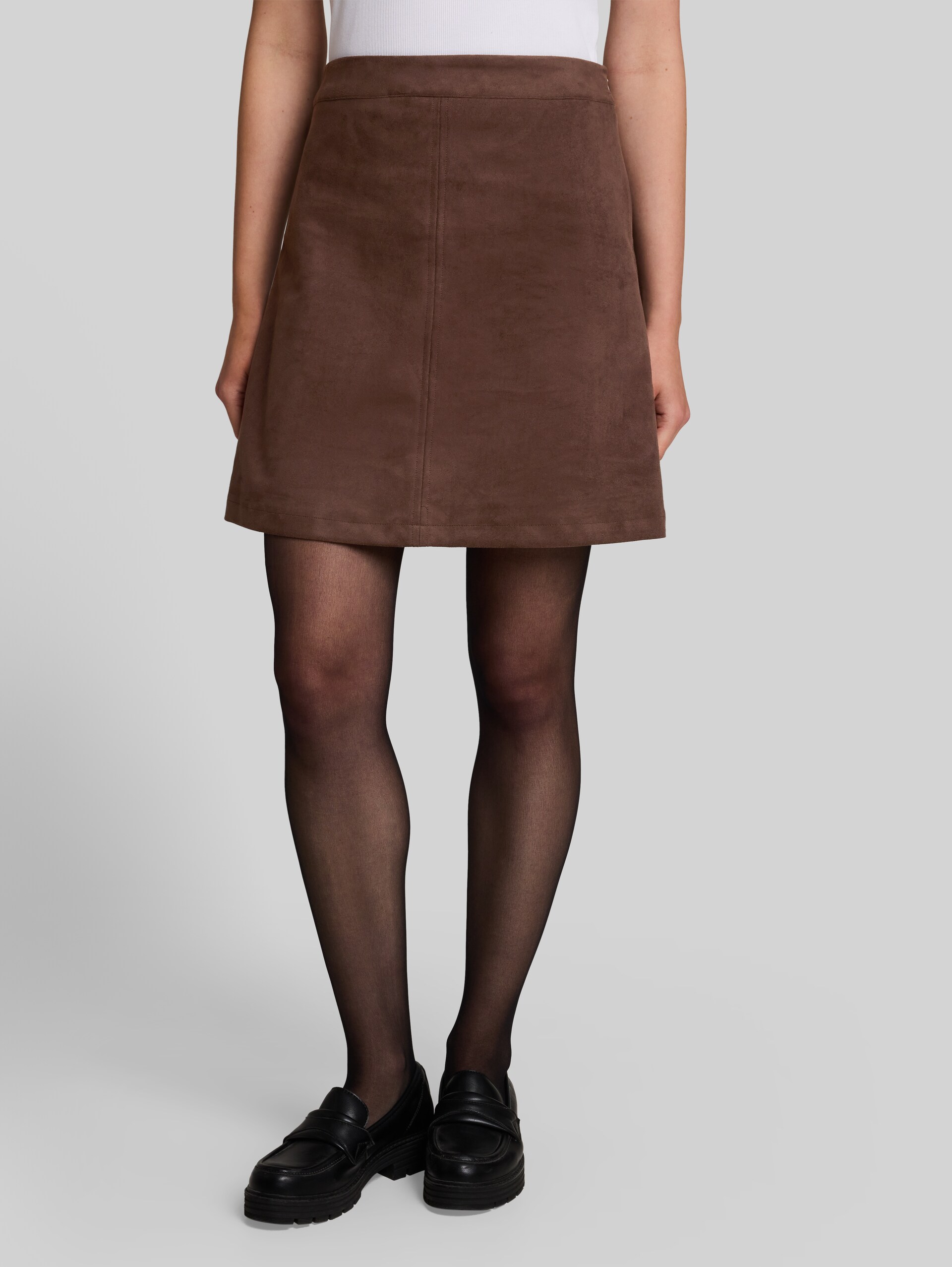Mini-Rock in Wildleder-Optik - cool dark brown - Ausschnitt Model-Vorderansicht