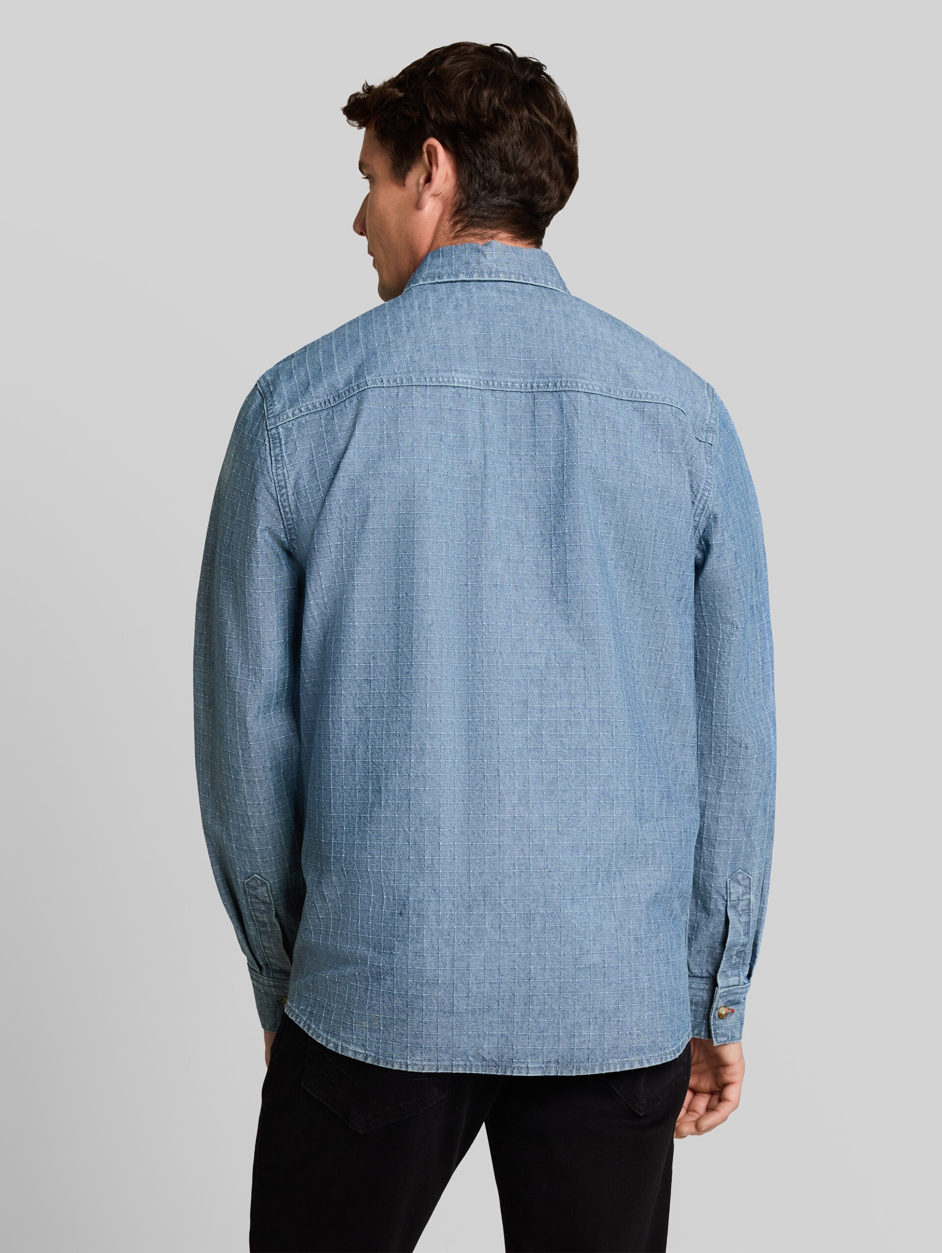 Comfort Fit spijkerblouse - mid blue denim check - Neklijn model-achteraanzicht