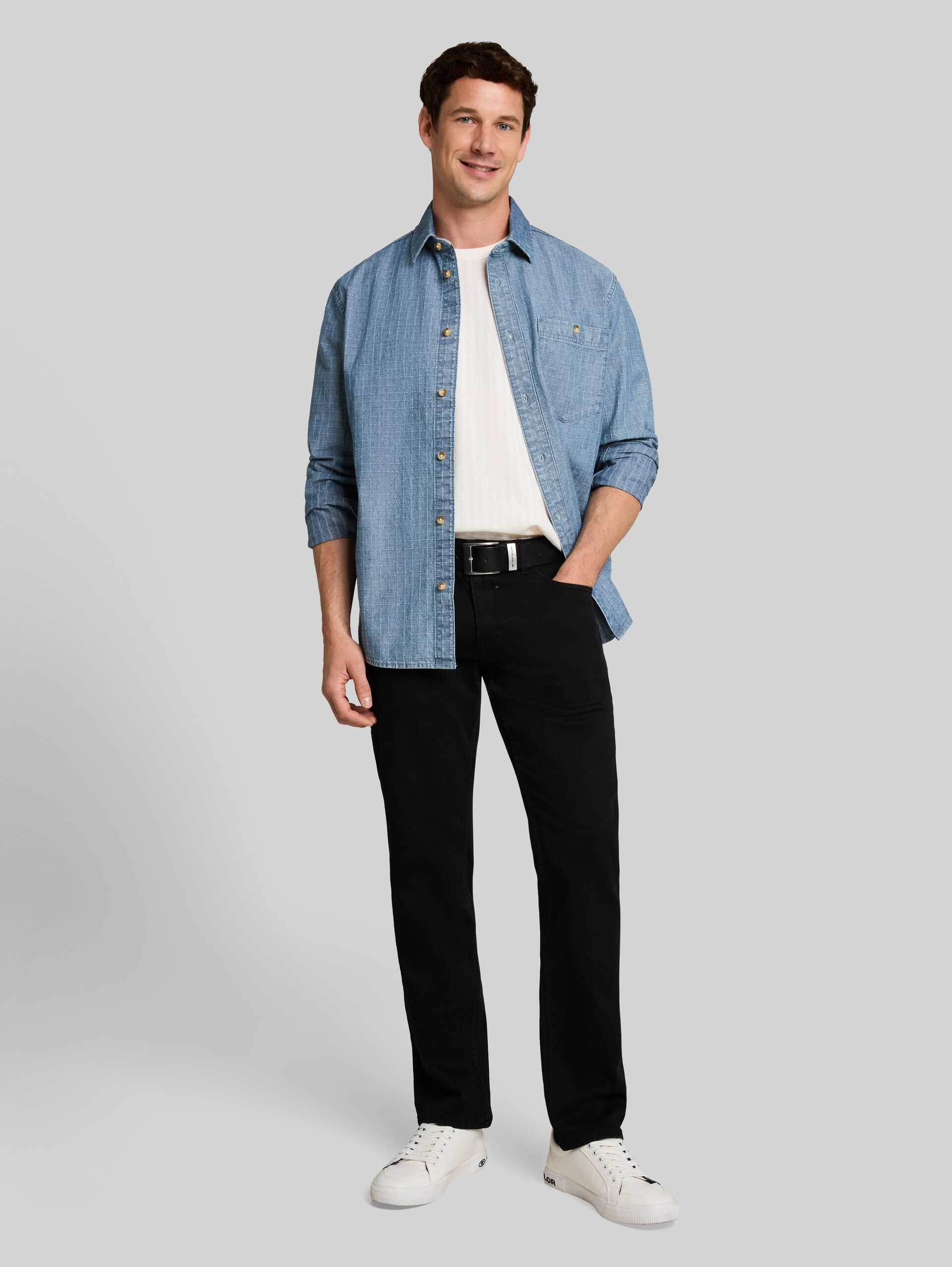 Comfort Fit spijkerblouse - mid blue denim check - Model vooraanzicht