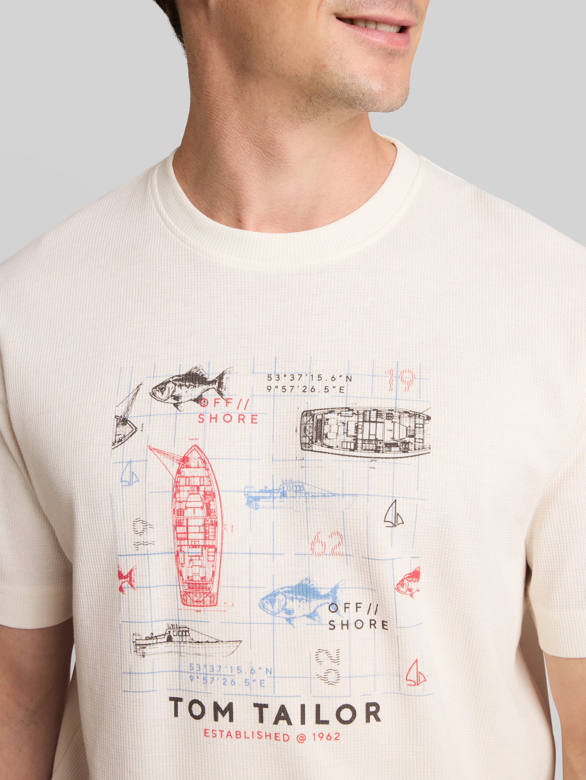 T-Shirt mit Waffelstruktur - Gardenia White - Detail-Model-Ansicht
