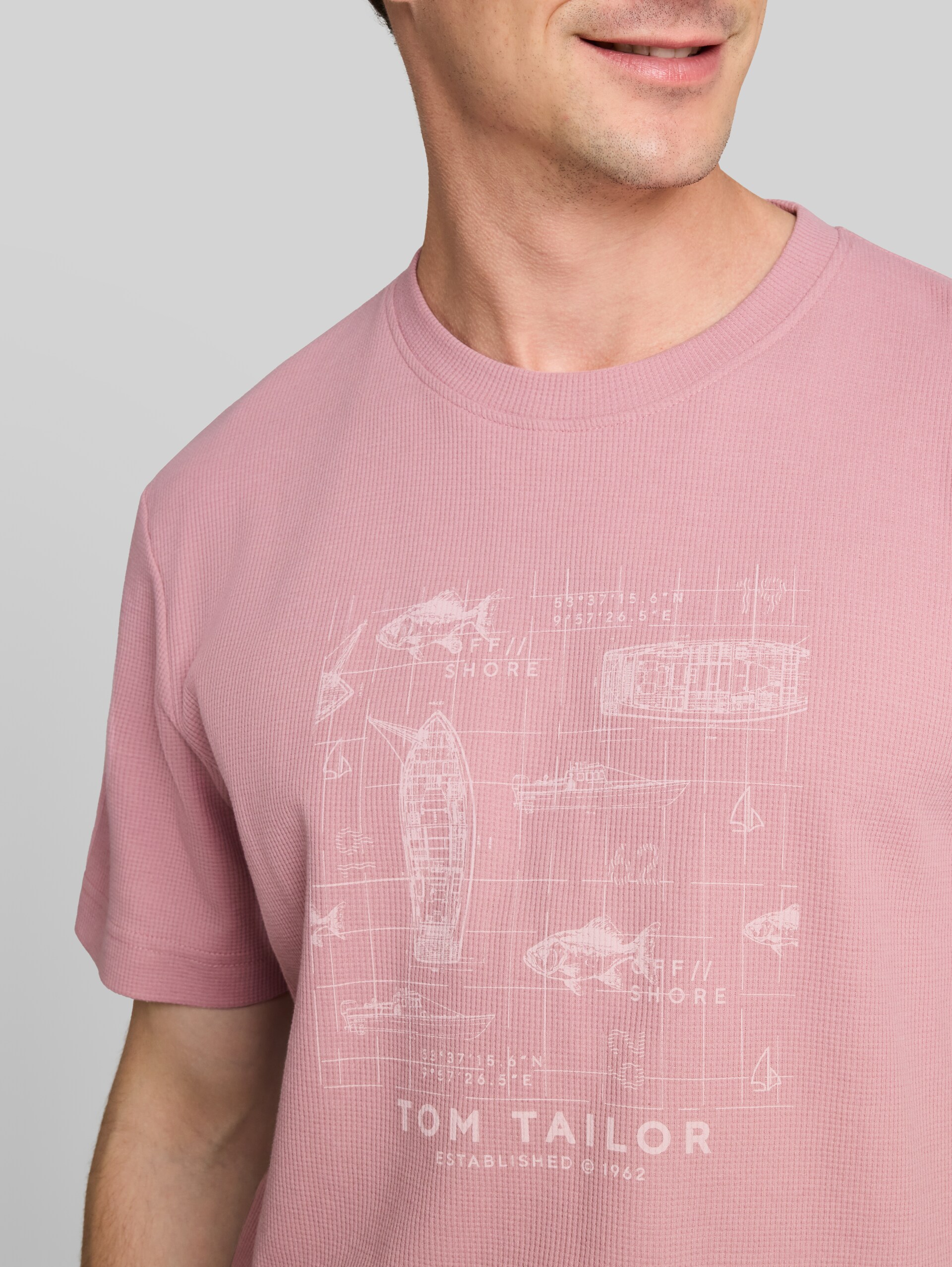 T-Shirt mit Waffelstruktur - dusty rose - Detail-Model-Ansicht