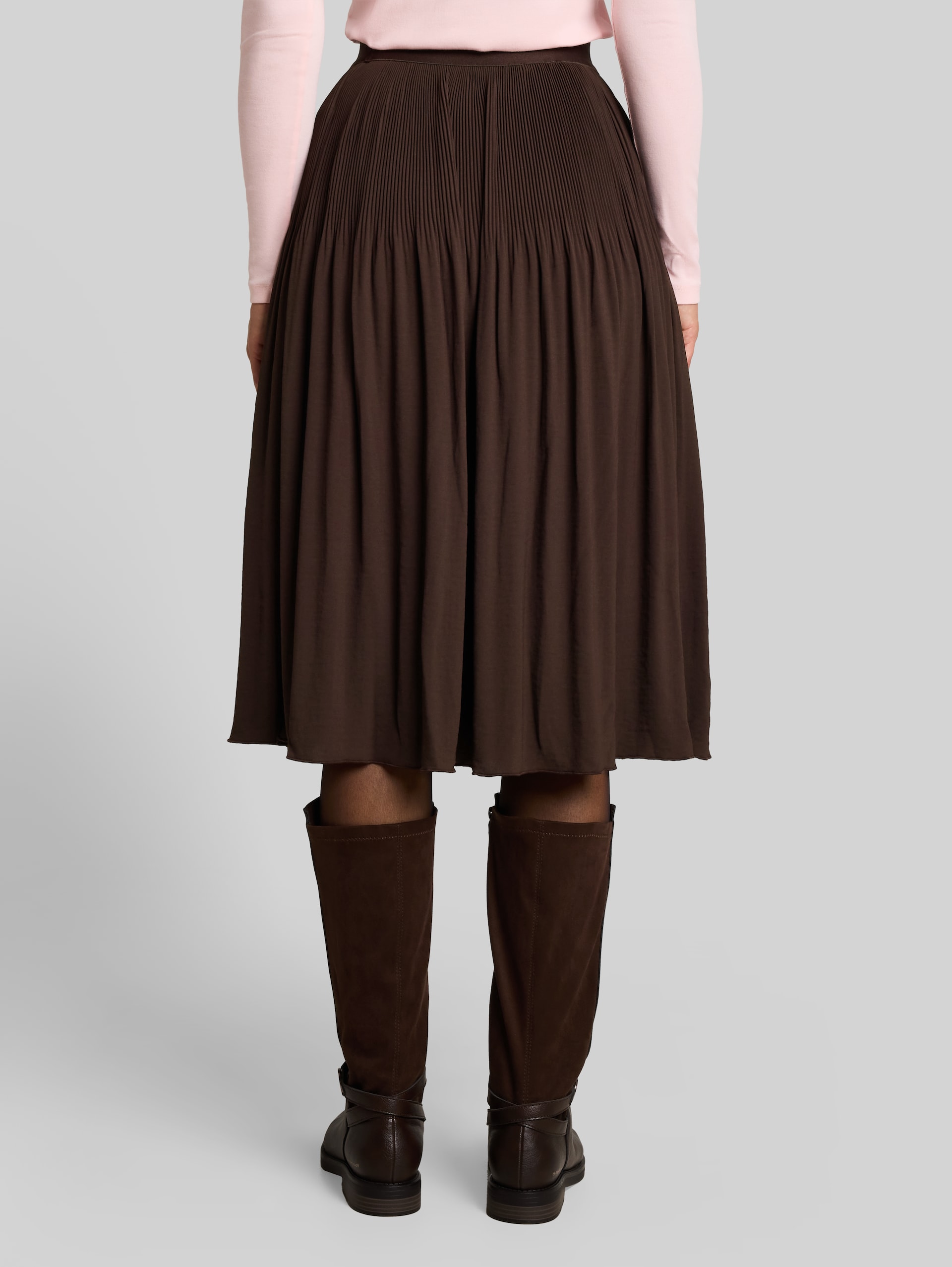 Pleated skirt with elasticated waistband - java dark brown - Neckline model-back view