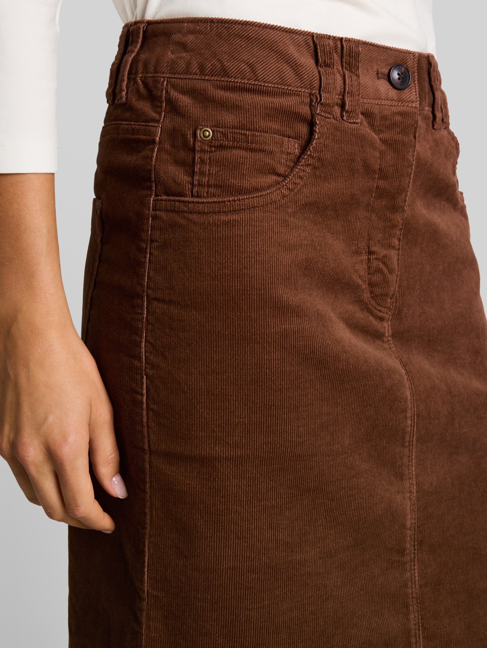 Corduroyrok met zakken - camel - Detailaanzicht model