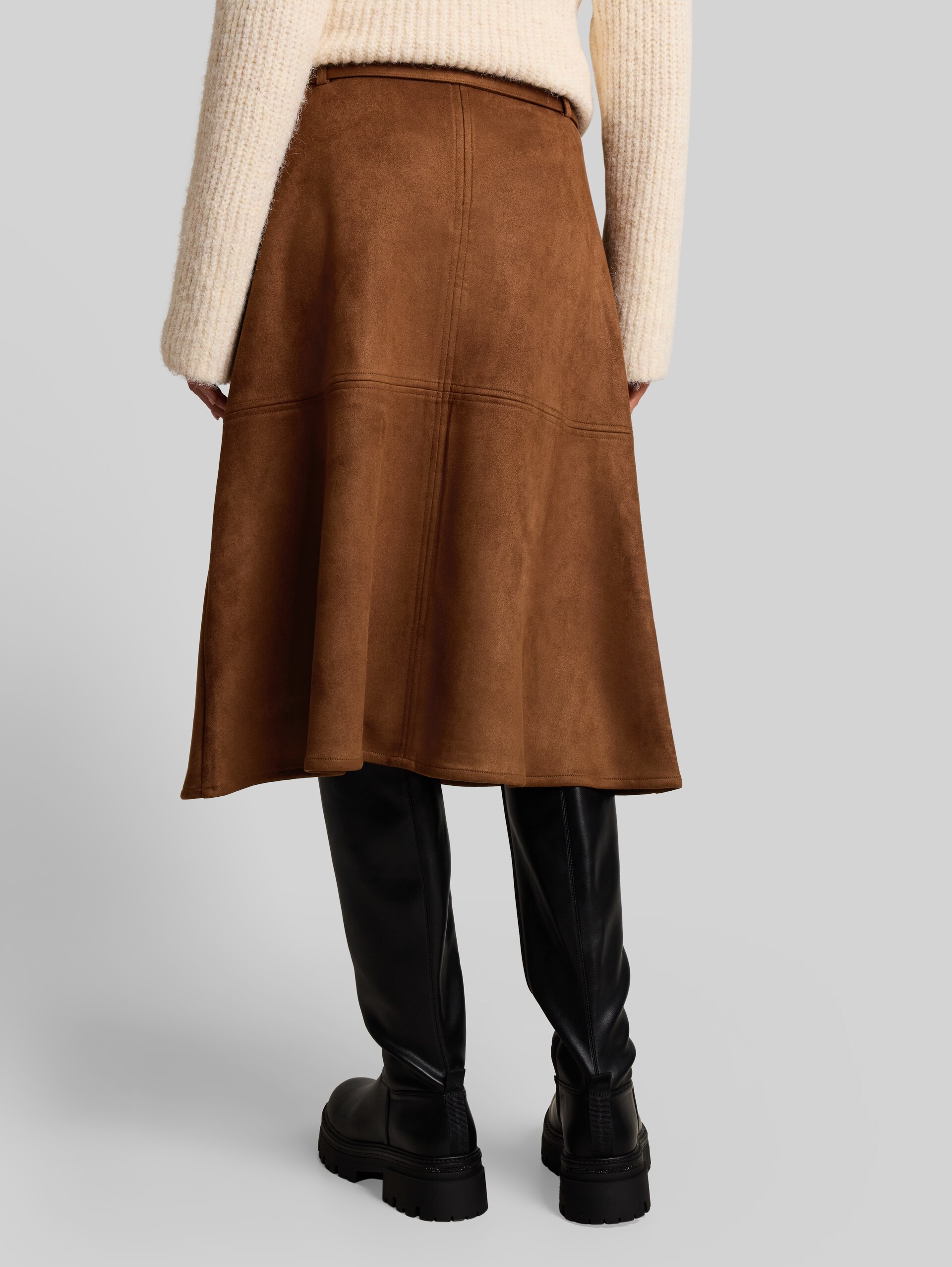 Rok in suède-look - camel - Neklijn model-achteraanzicht