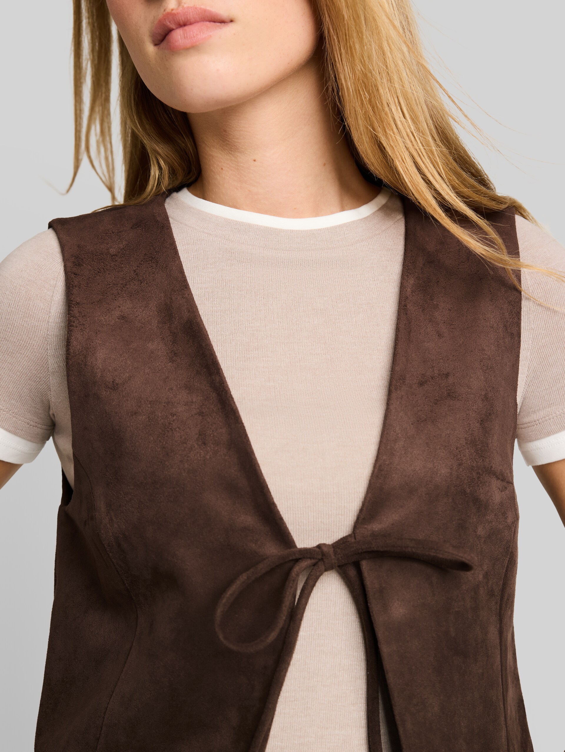 Slim Fit Weste in Wildlederoptik - cool dark brown