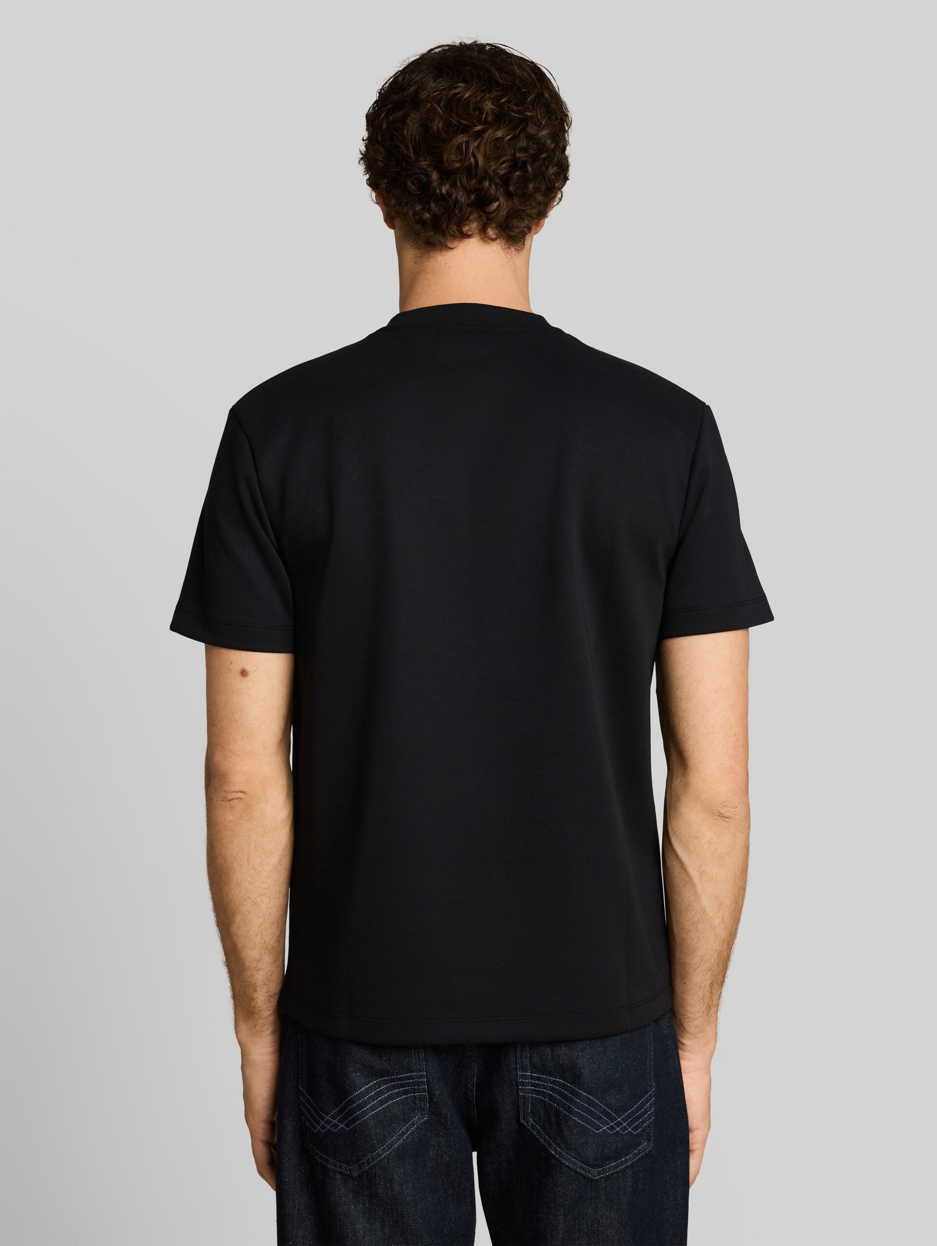 Relaxed Fit Sweatshirt mit kurzen Ärmeln - Black - Auschnitt Model-Rückansicht