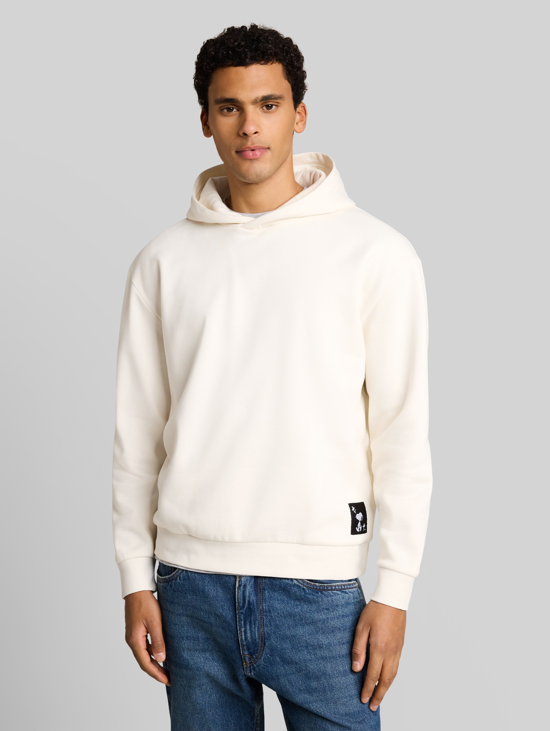 Relaxed Fit Hoodie Sweatshirt mit Snoopy-Rückenprint - Gardenia White - Ausschnitt Model-Vorderansicht