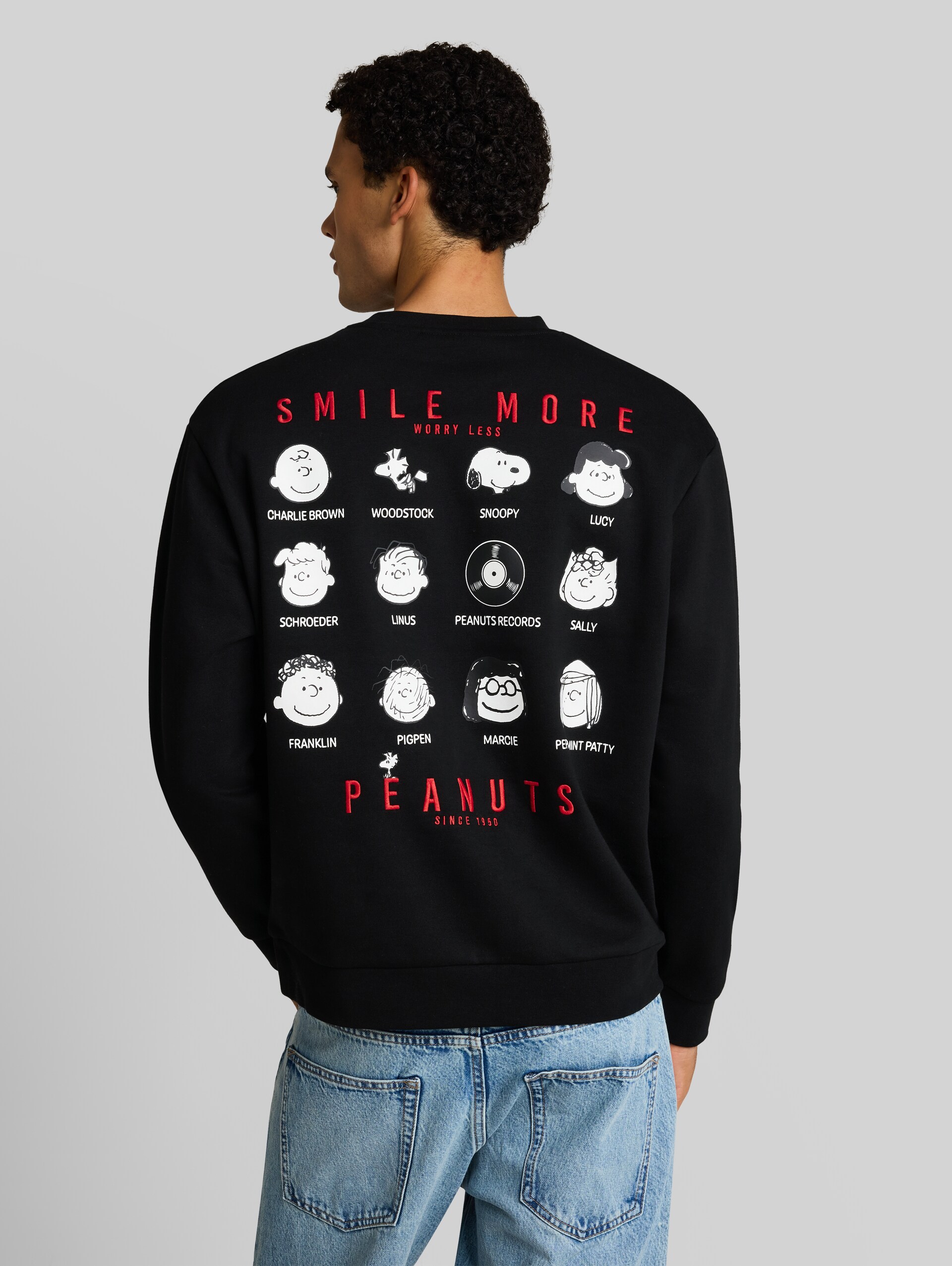 Relaxed Fit Sweatshirt mit Snoopy-Rückenprint - Black - Auschnitt Model-Rückansicht