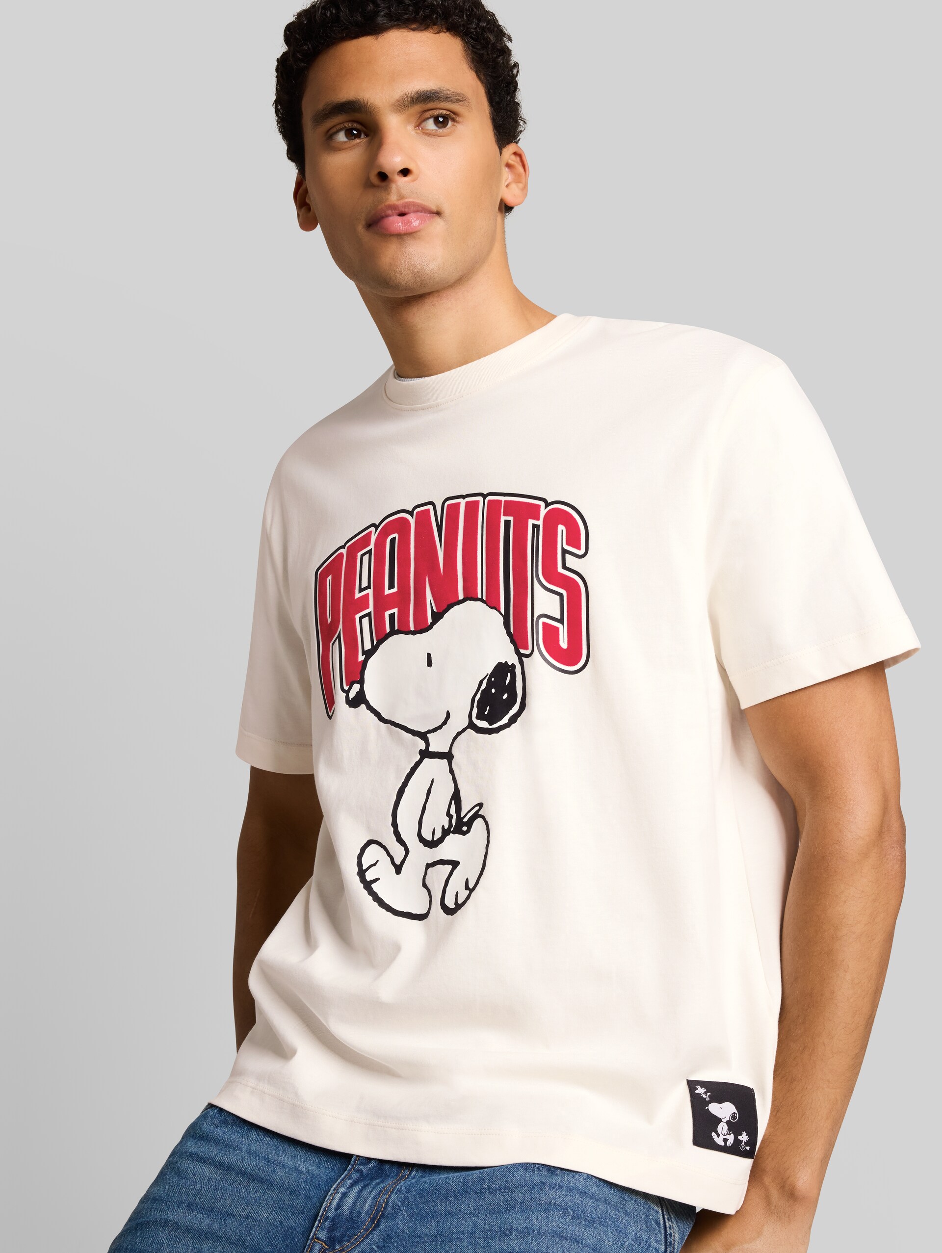Relaxed Fit T-Shirt mit Snoopy-Print - Gardenia White - Detail-Model-Ansicht