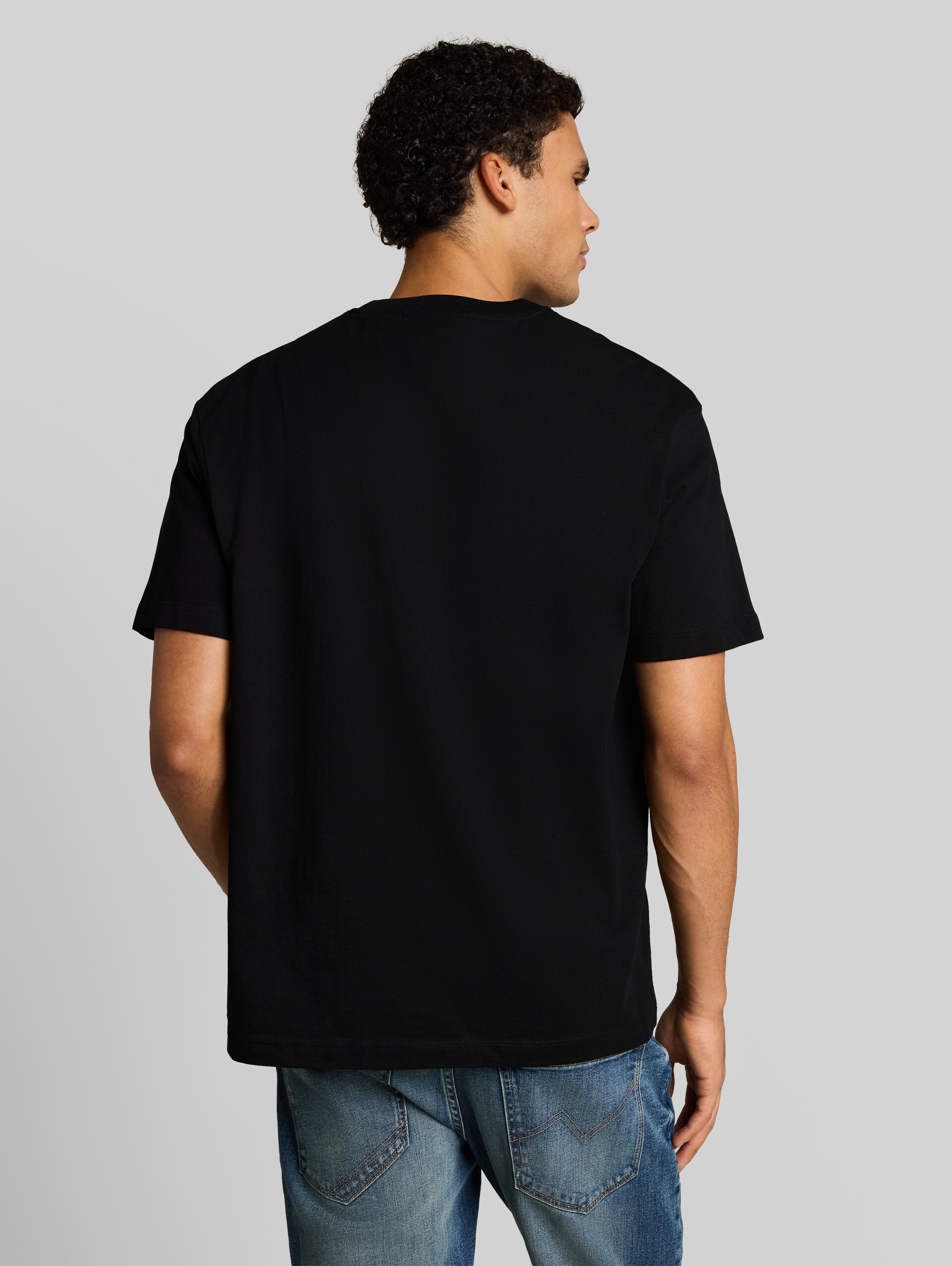 Relaxed Fit T-Shirt mit Snoopy-Print - Black - Auschnitt Model-Rückansicht