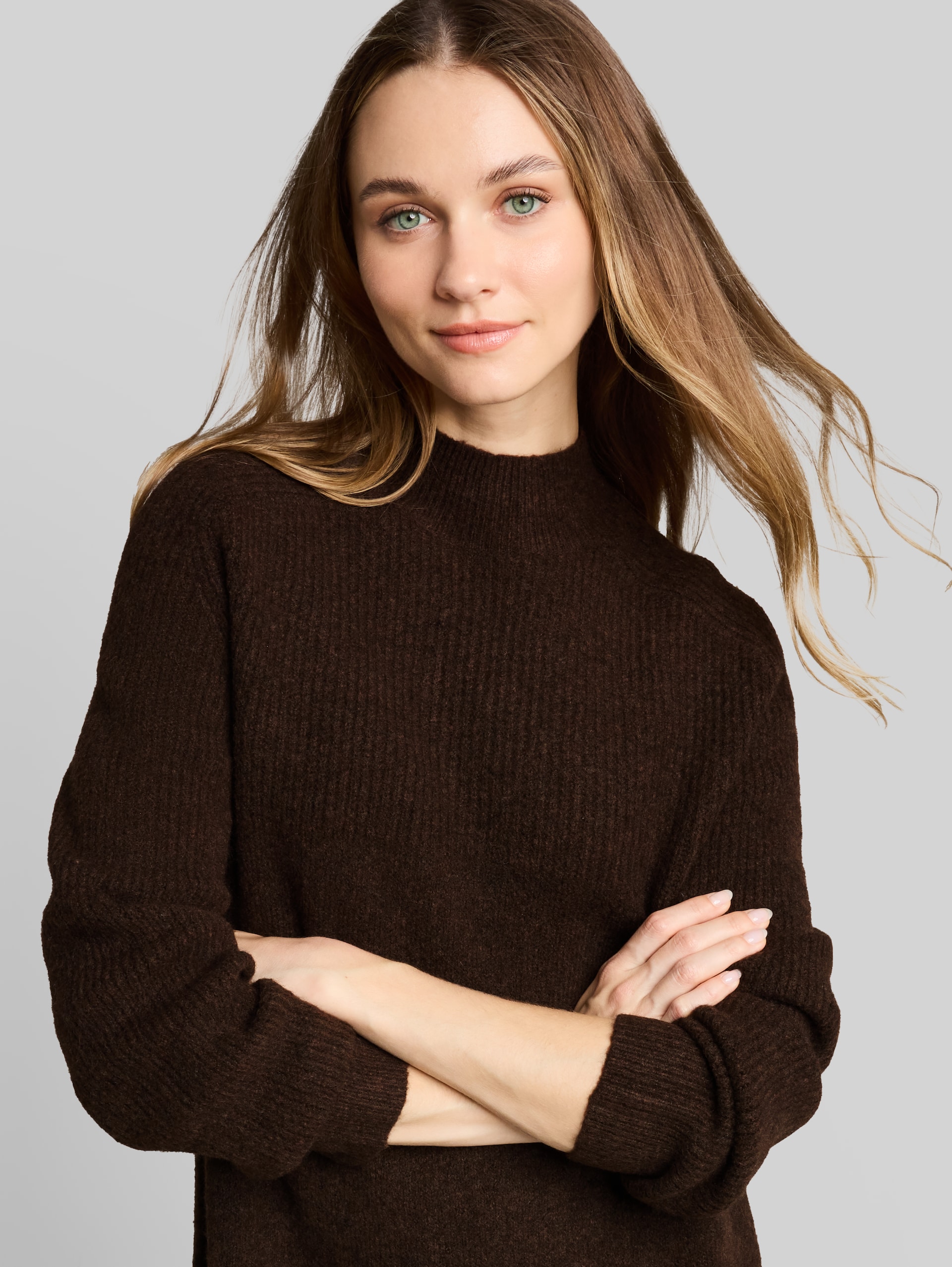 Mini-Strickkleid in Melange-Optik - cool dark brown melange - Detail-Model-Ansicht