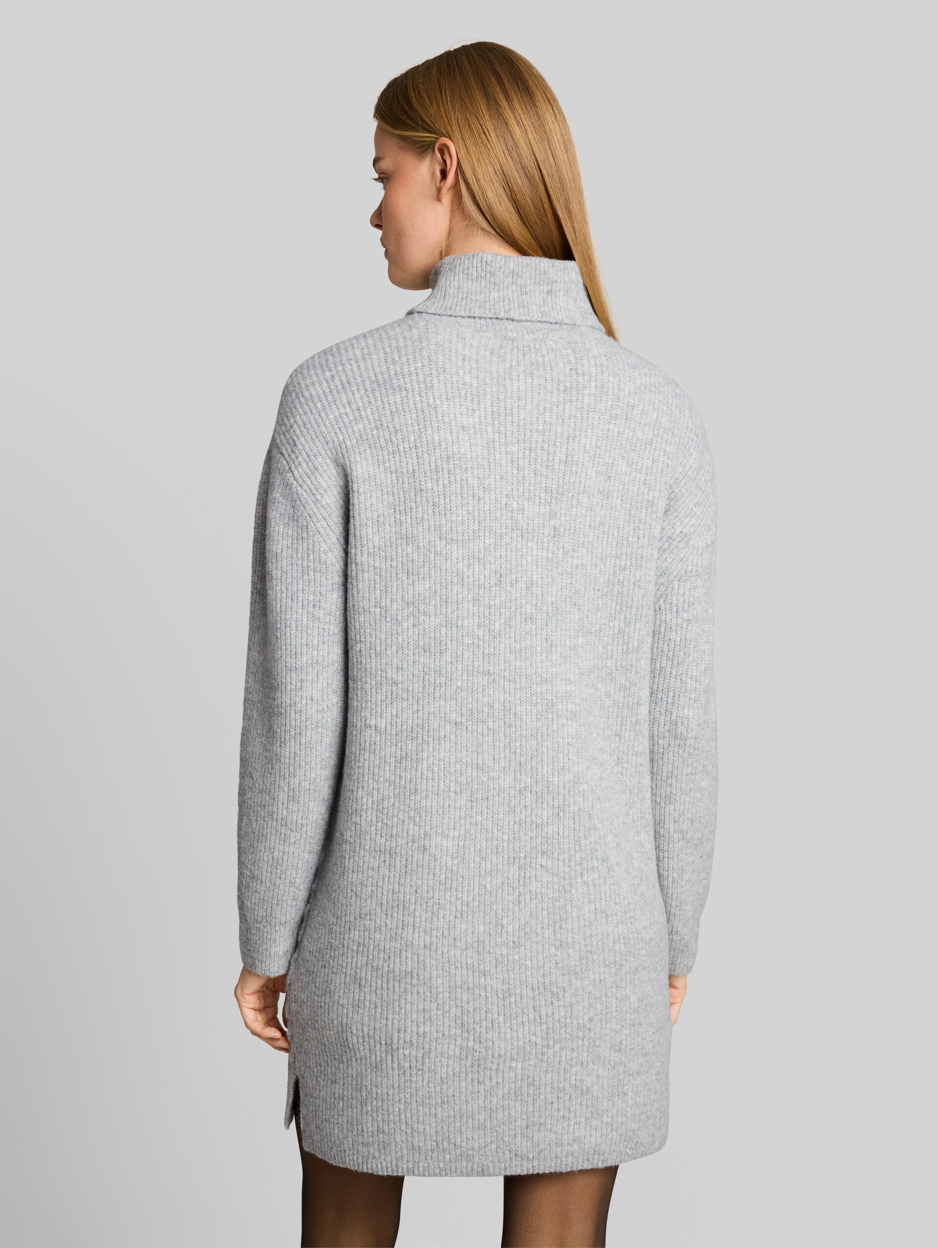 Mini-robe en maille ample à motif torsadé - Light Soft Grey Melange - Vue arrière du modèle