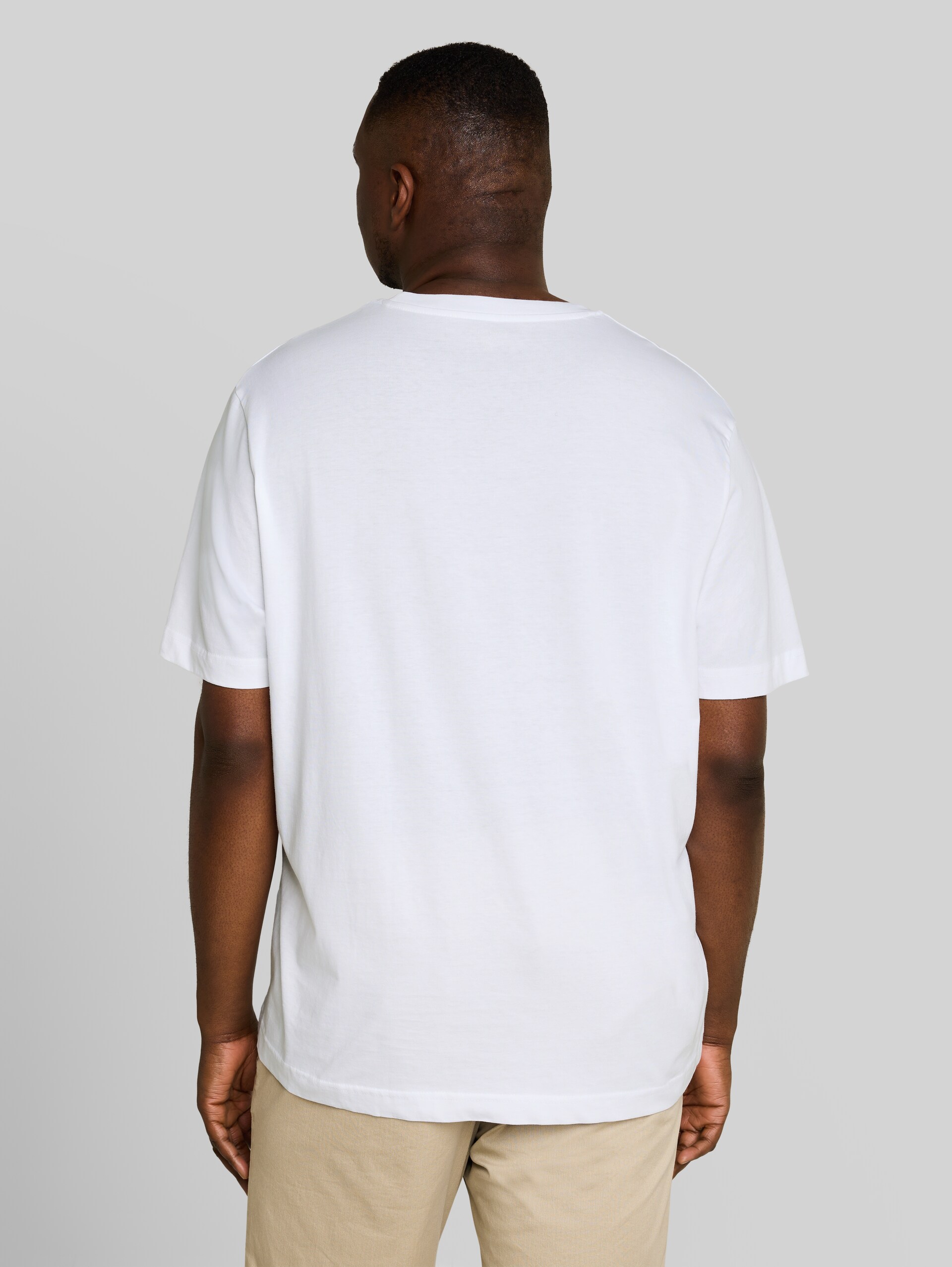 Plus Size - T-Shirts aus Baumwolle im 2er-Pack - White - Auschnitt Model-Rückansicht
