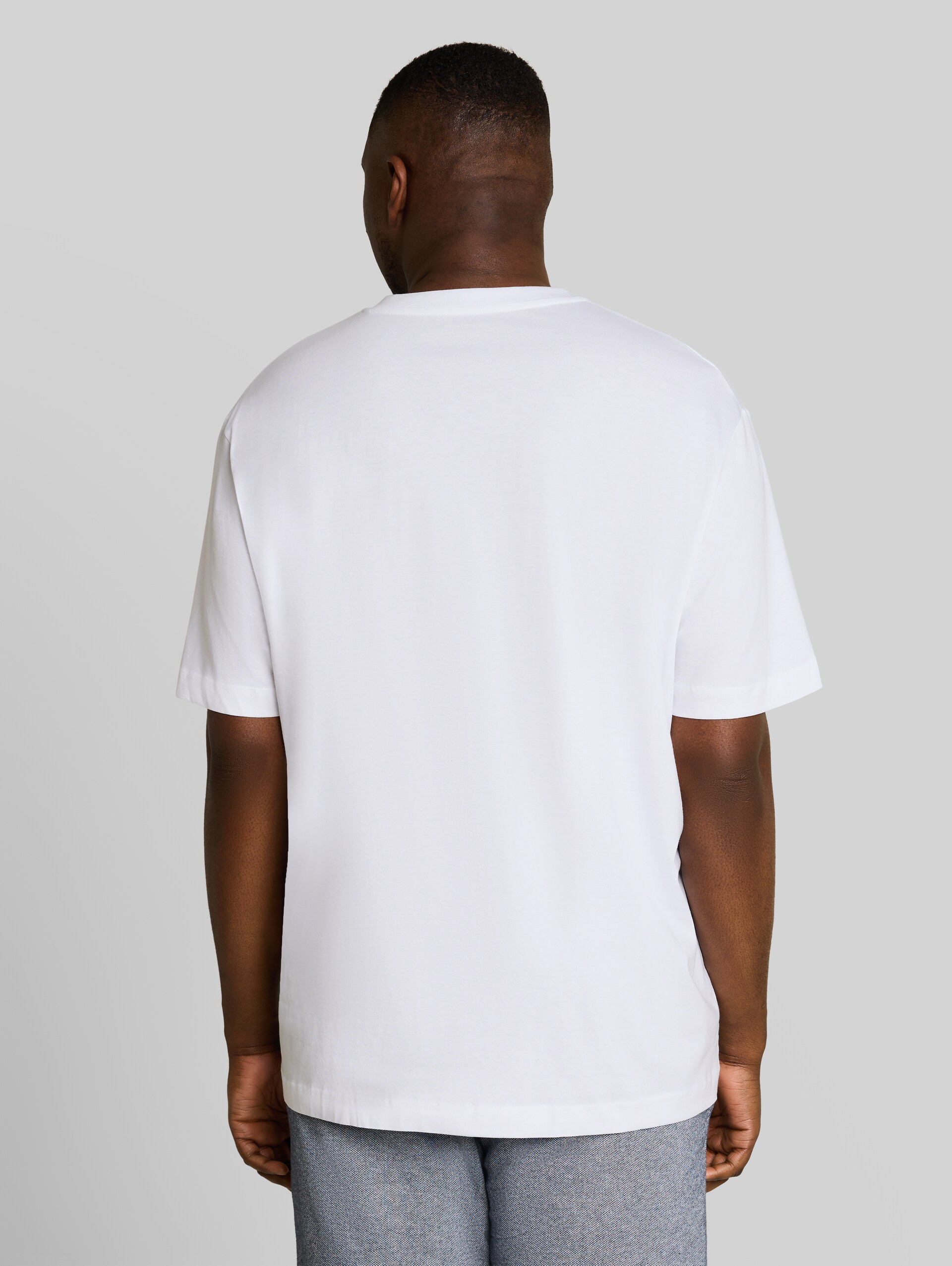 Plus Size - Lot de 2 t-shirts à col en V - White - Découpe Vue arrière du modèle