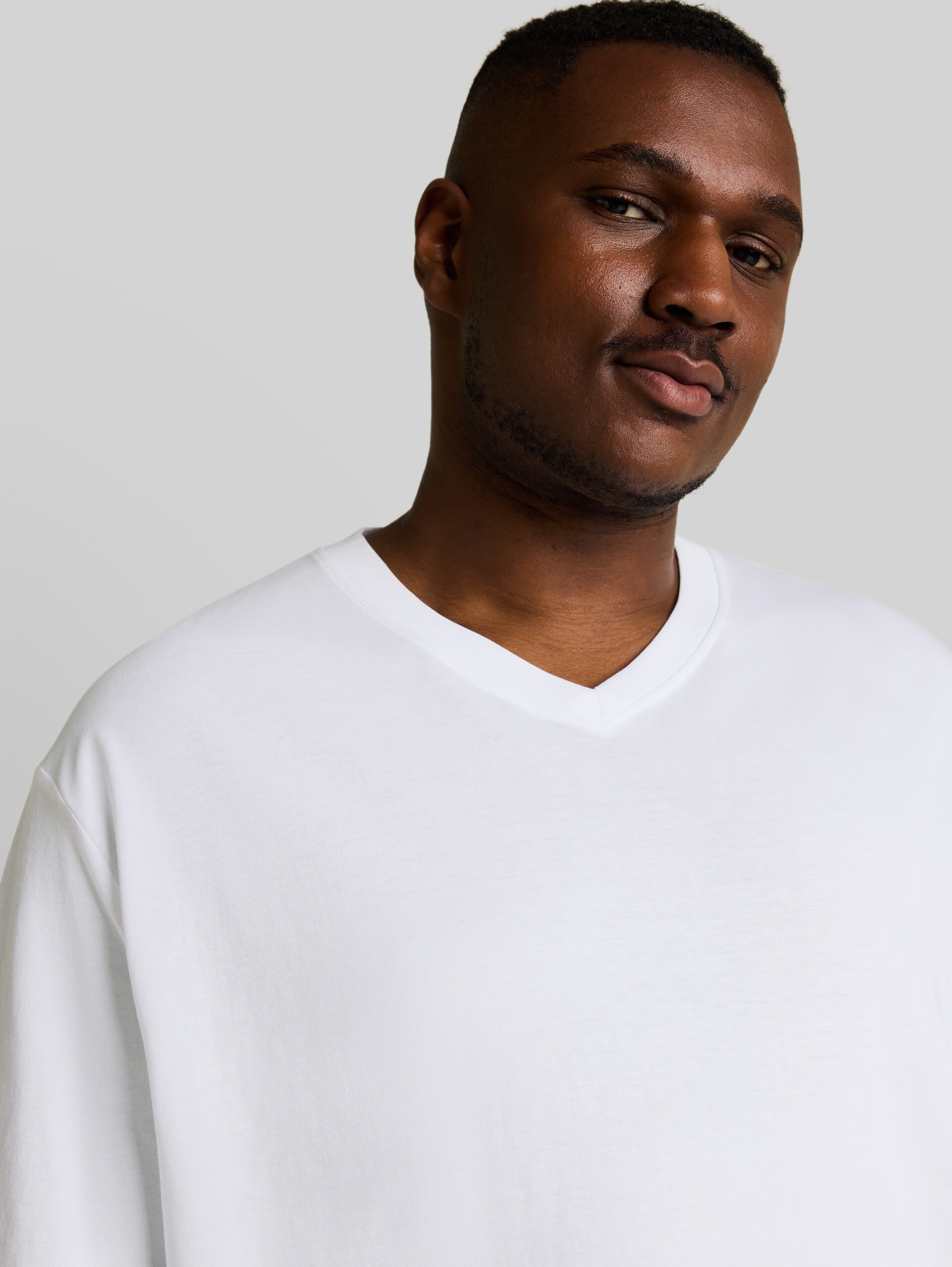 Plus Size - Lot de 2 t-shirts à col en V - White - Vue détaillée du modèle