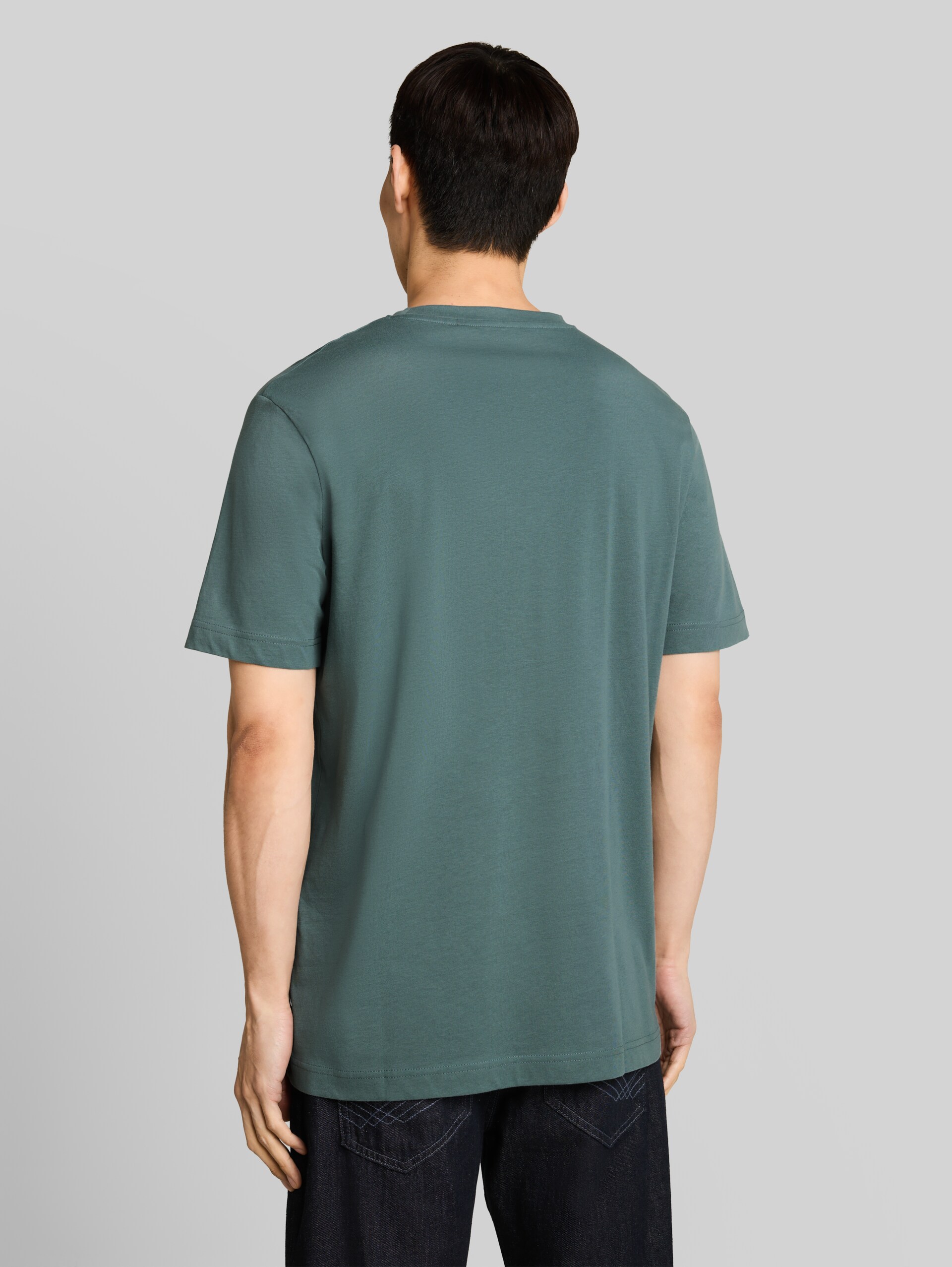 T-Shirt mit Logo-Print - deep bluish green - Auschnitt Model-Rückansicht