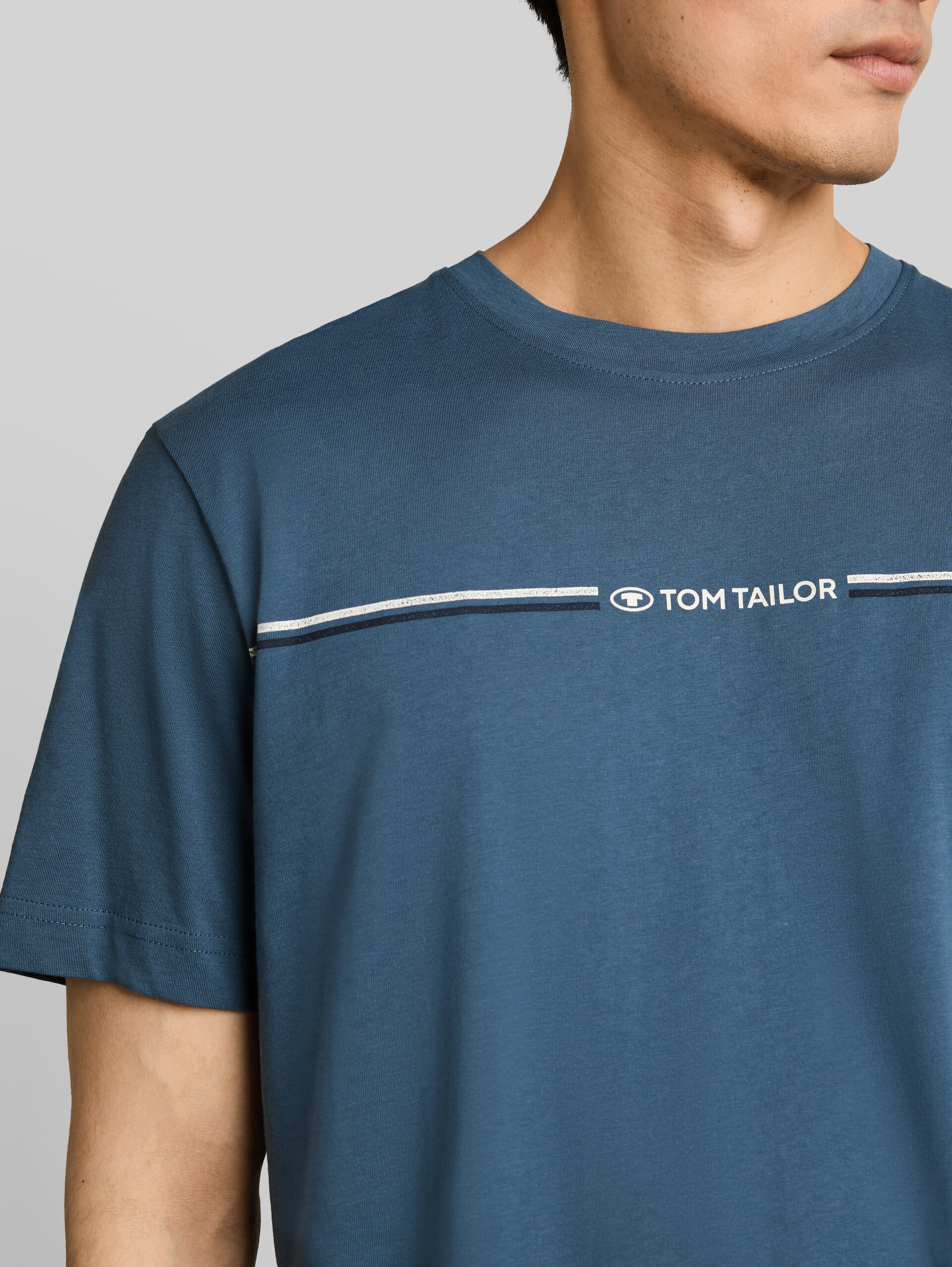 T-Shirt mit Logo-Print - mystical blue - Detail-Model-Ansicht
