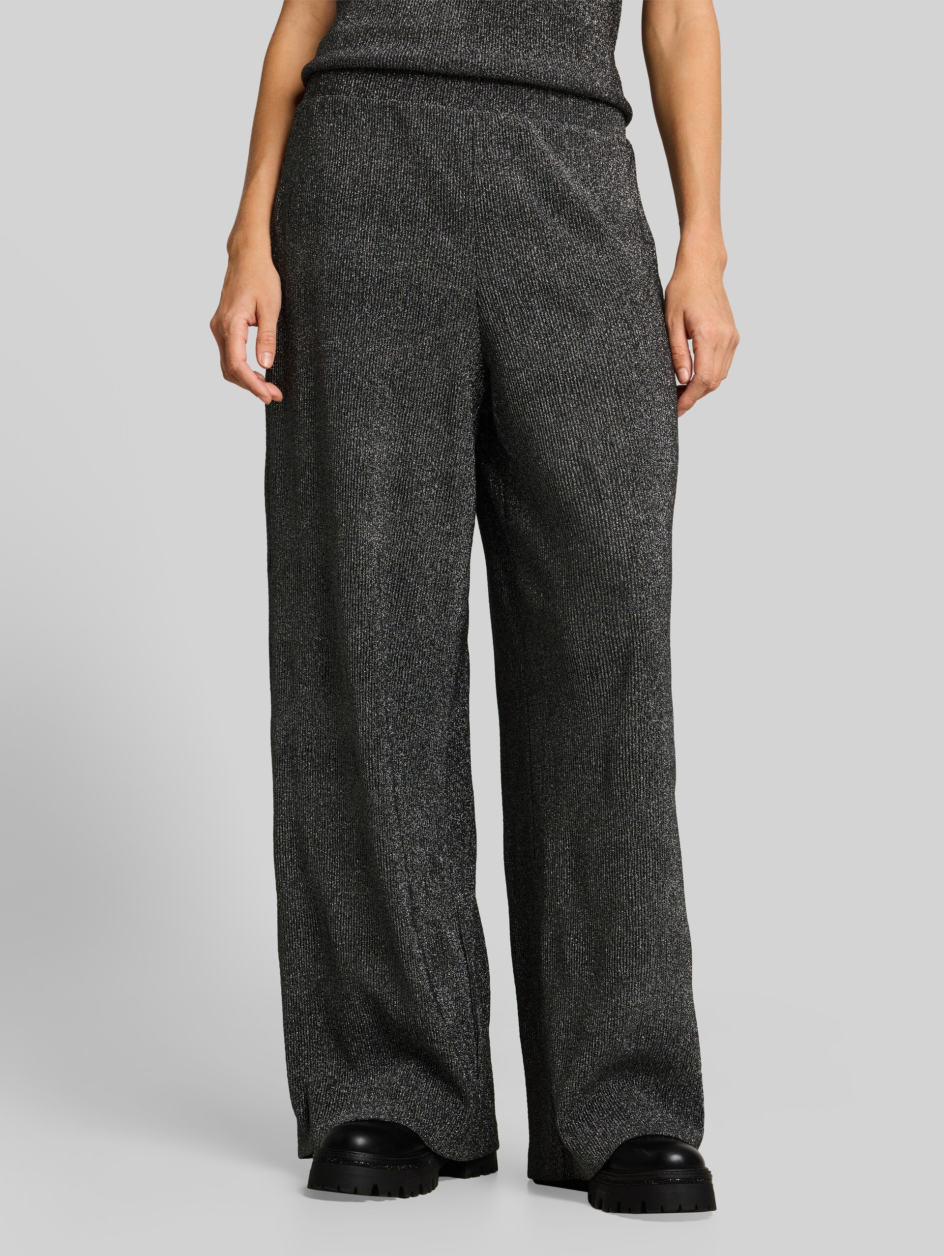 Palazzo-broek met glittereffect - black silver lurex structure - Nek model vooraanzicht