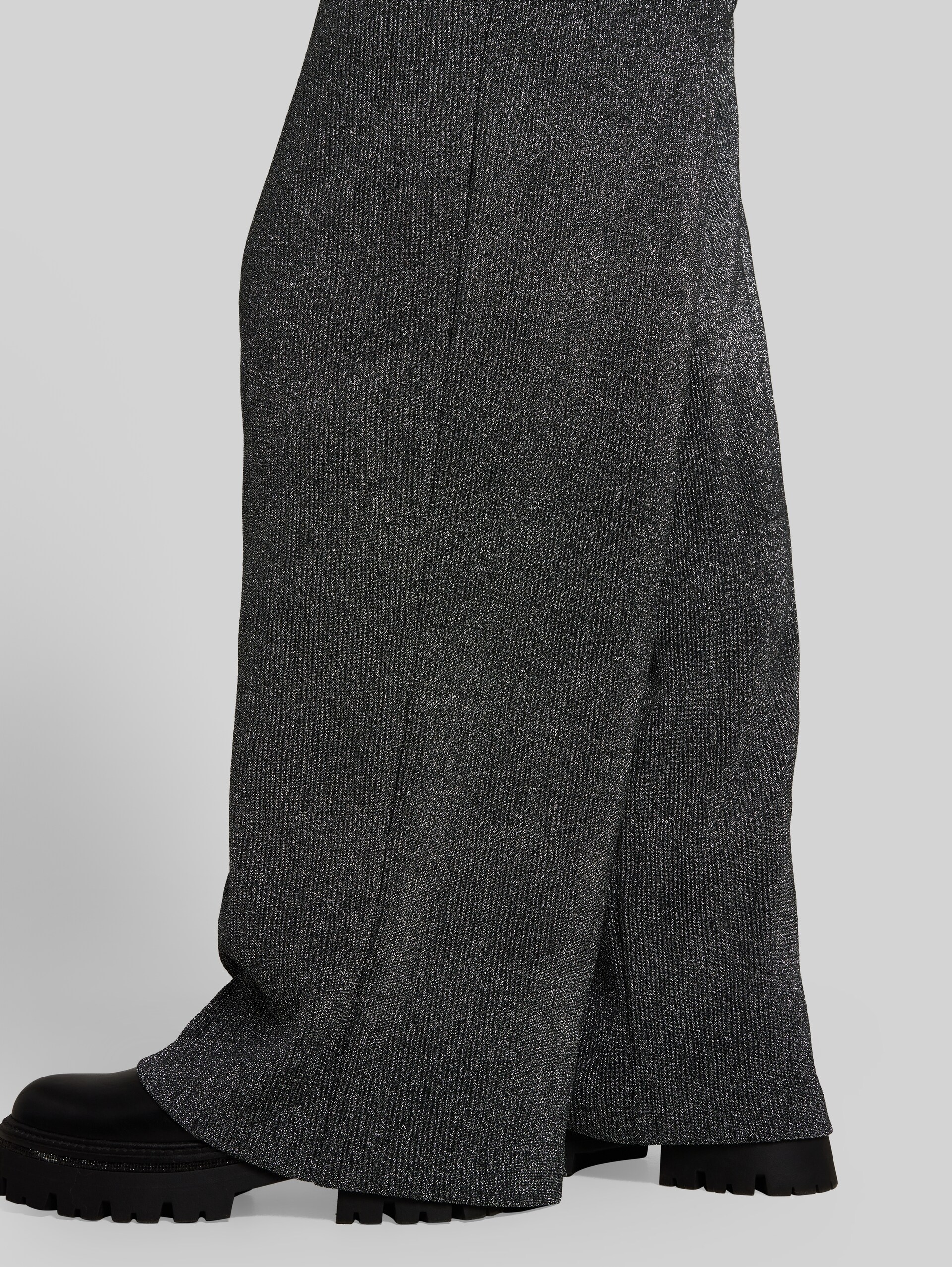 Palazzo-broek met glittereffect - black silver lurex structure - Detailaanzicht model