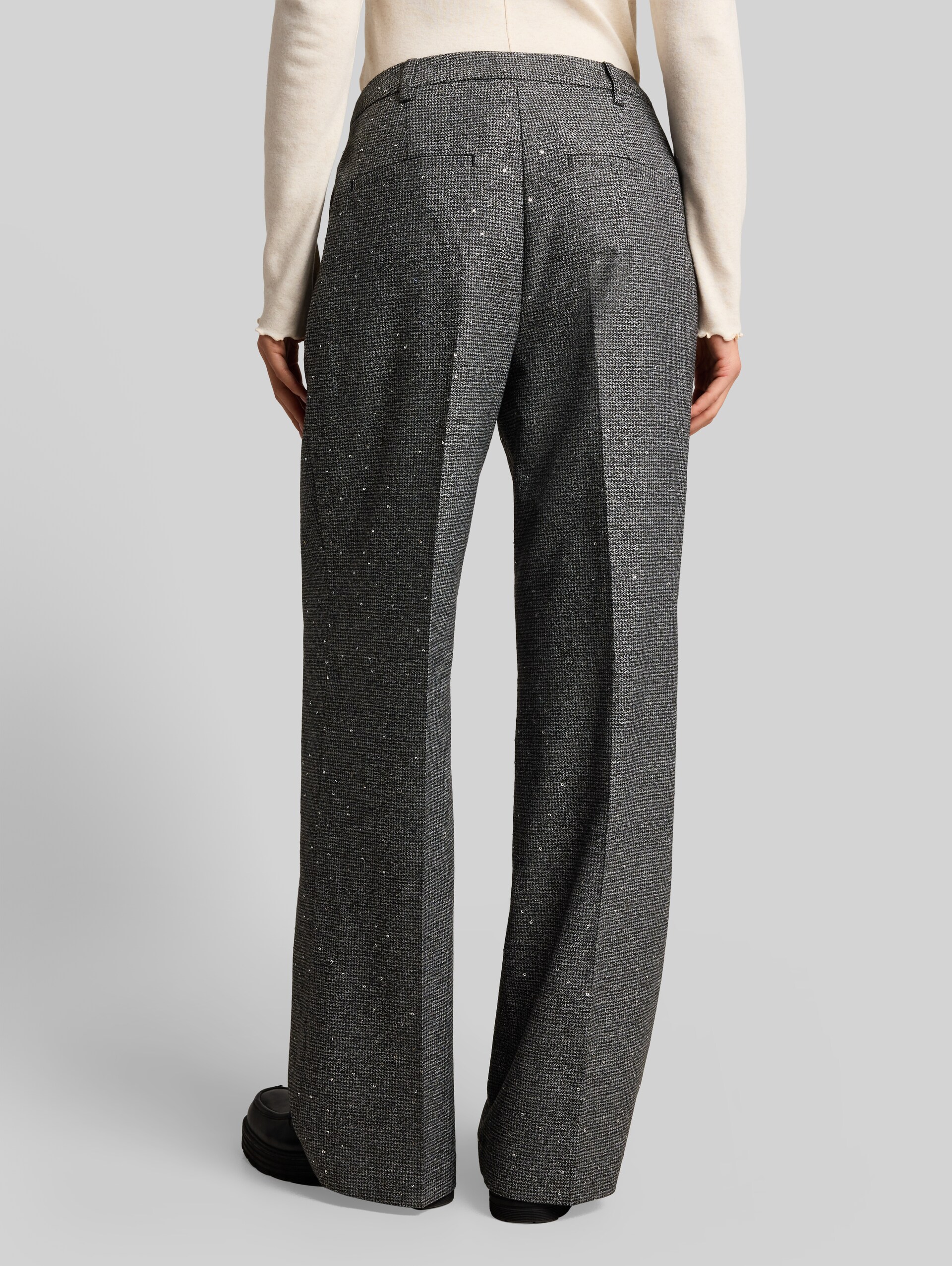 Pantalon à jambes larges à paillettes - black white sequins structure - Découpe Vue arrière du modèle