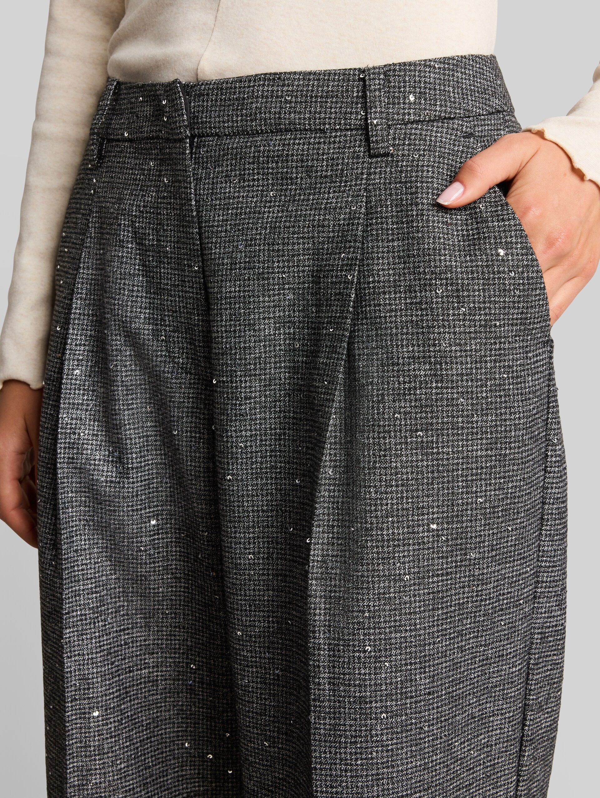 Pantalon à jambes larges à paillettes - black white sequins structure - Vue détaillée du modèle