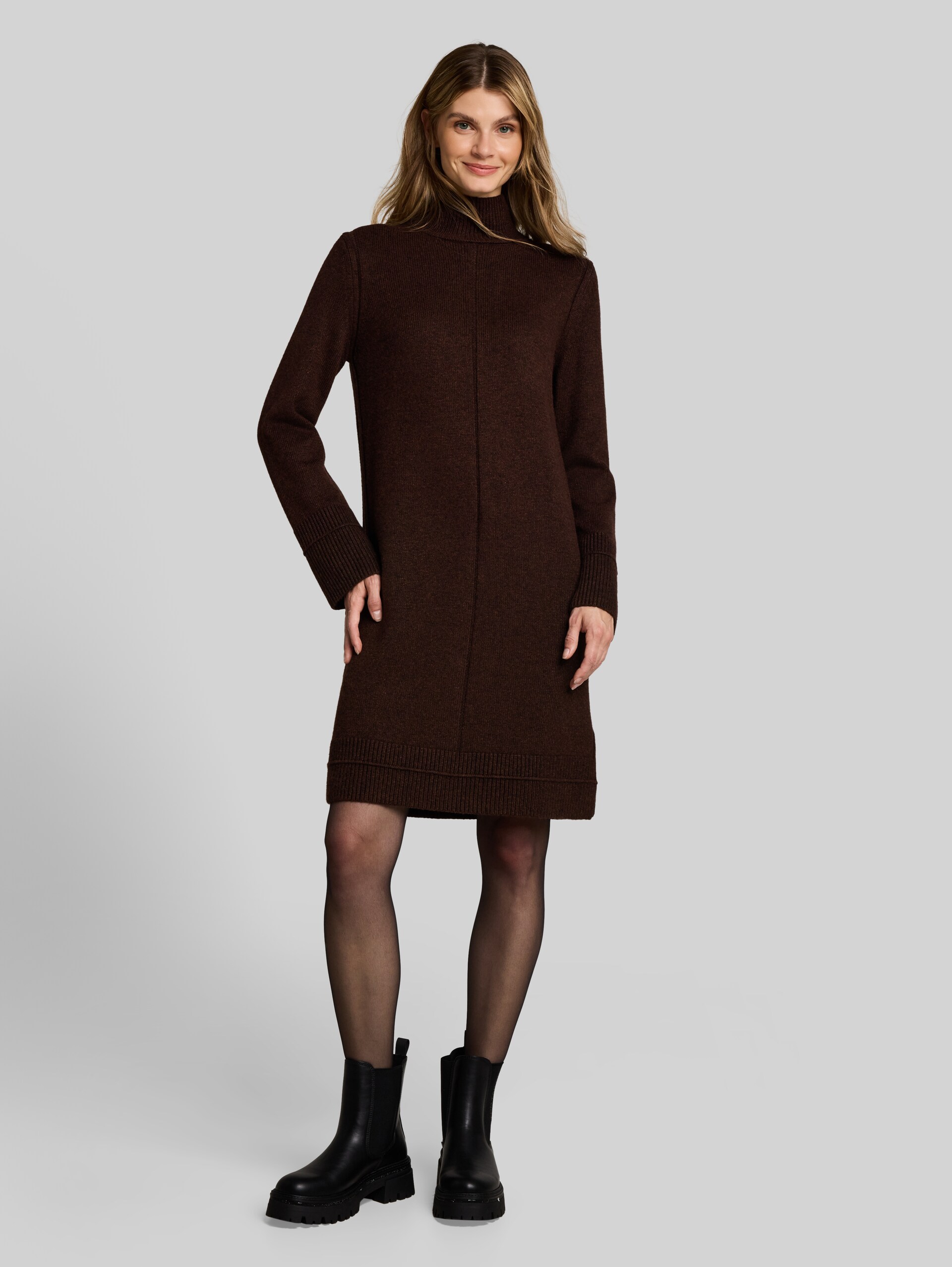 Cosy Strickkleid mit Stehkragen - java dark brown melange - Model-Vorderansicht