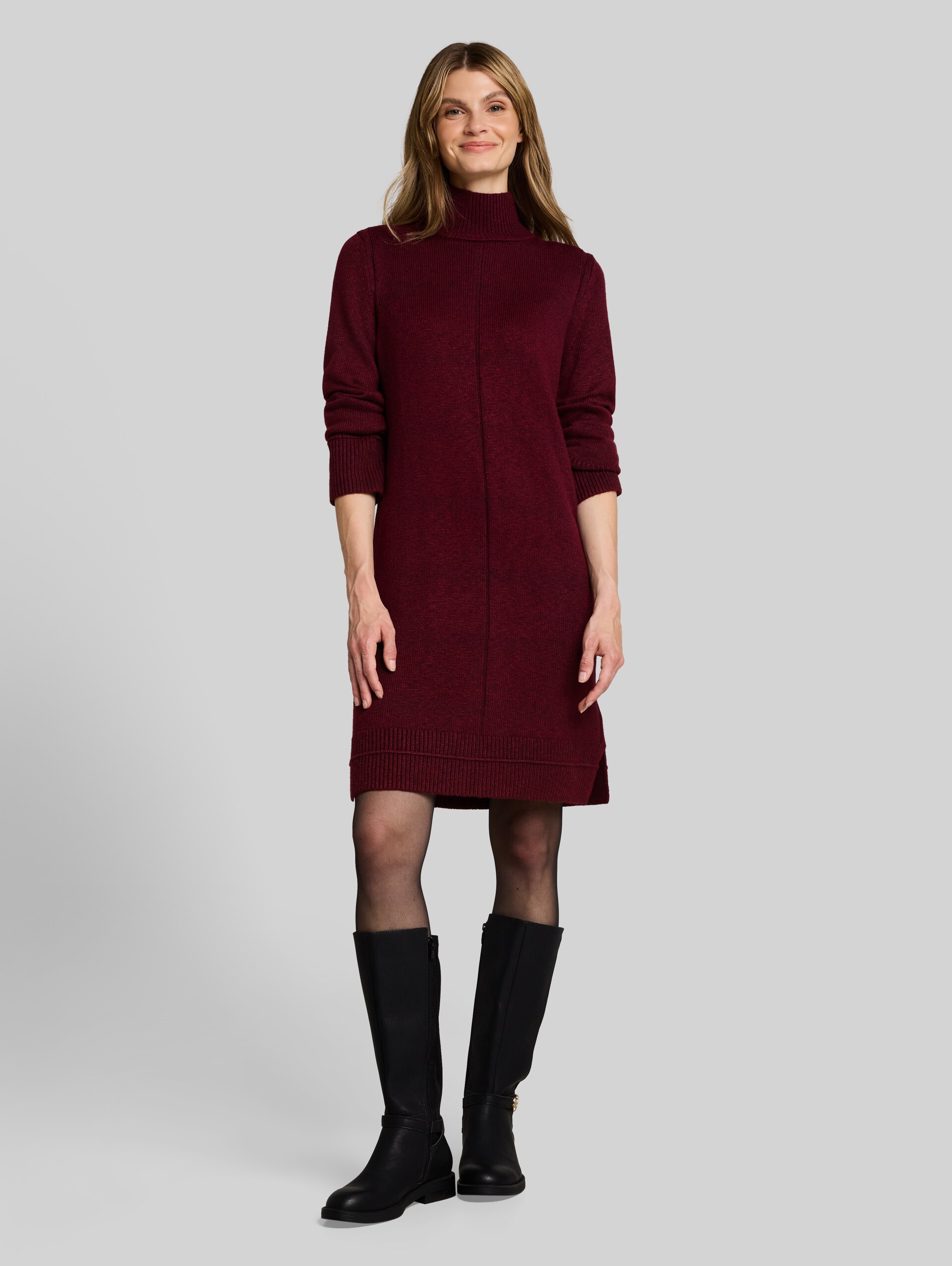 Cosy Strickkleid mit Stehkragen - preppy plum melange - Model-Vorderansicht