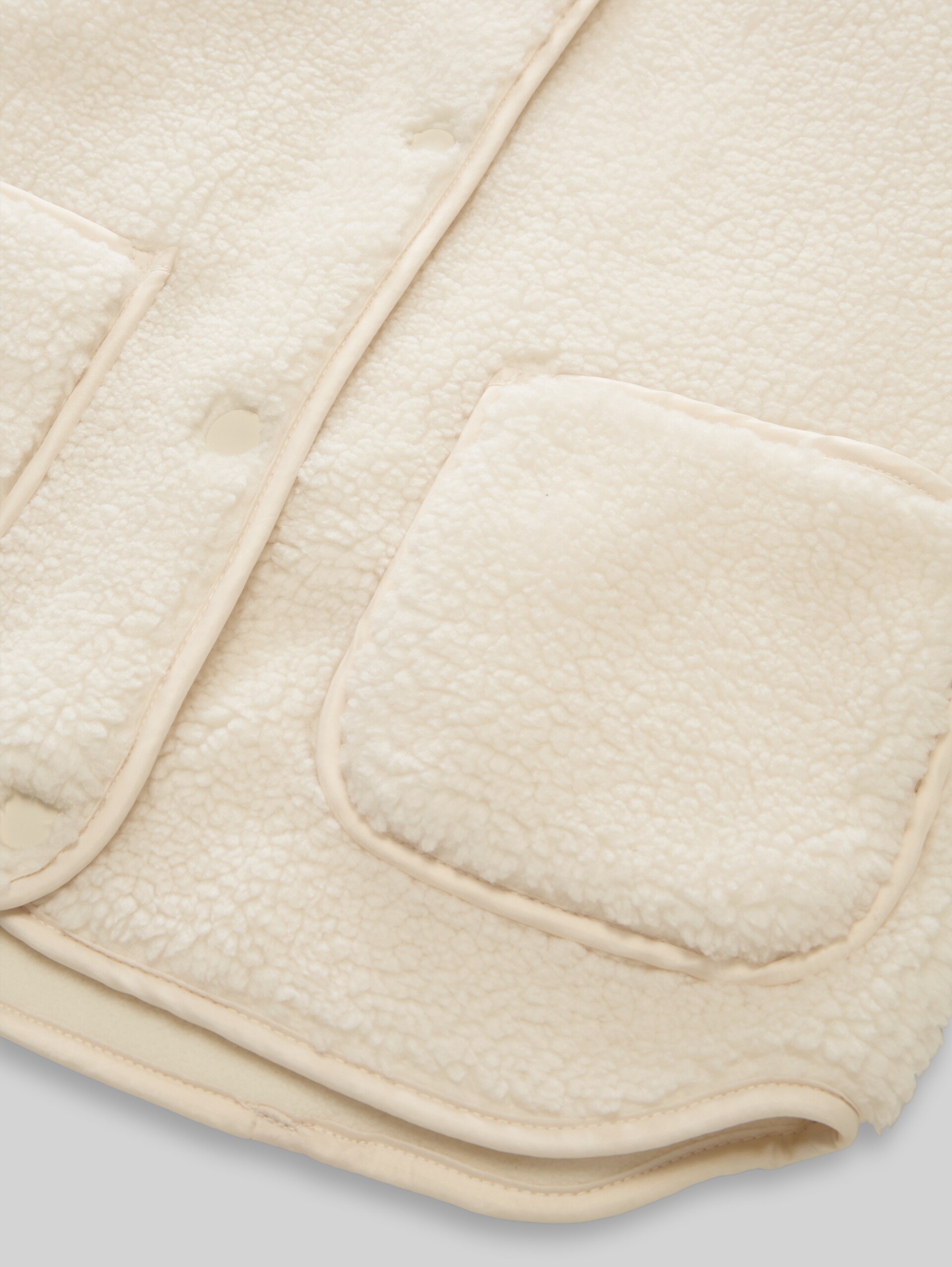 Teddy vest - light creme teddy - Detail model view