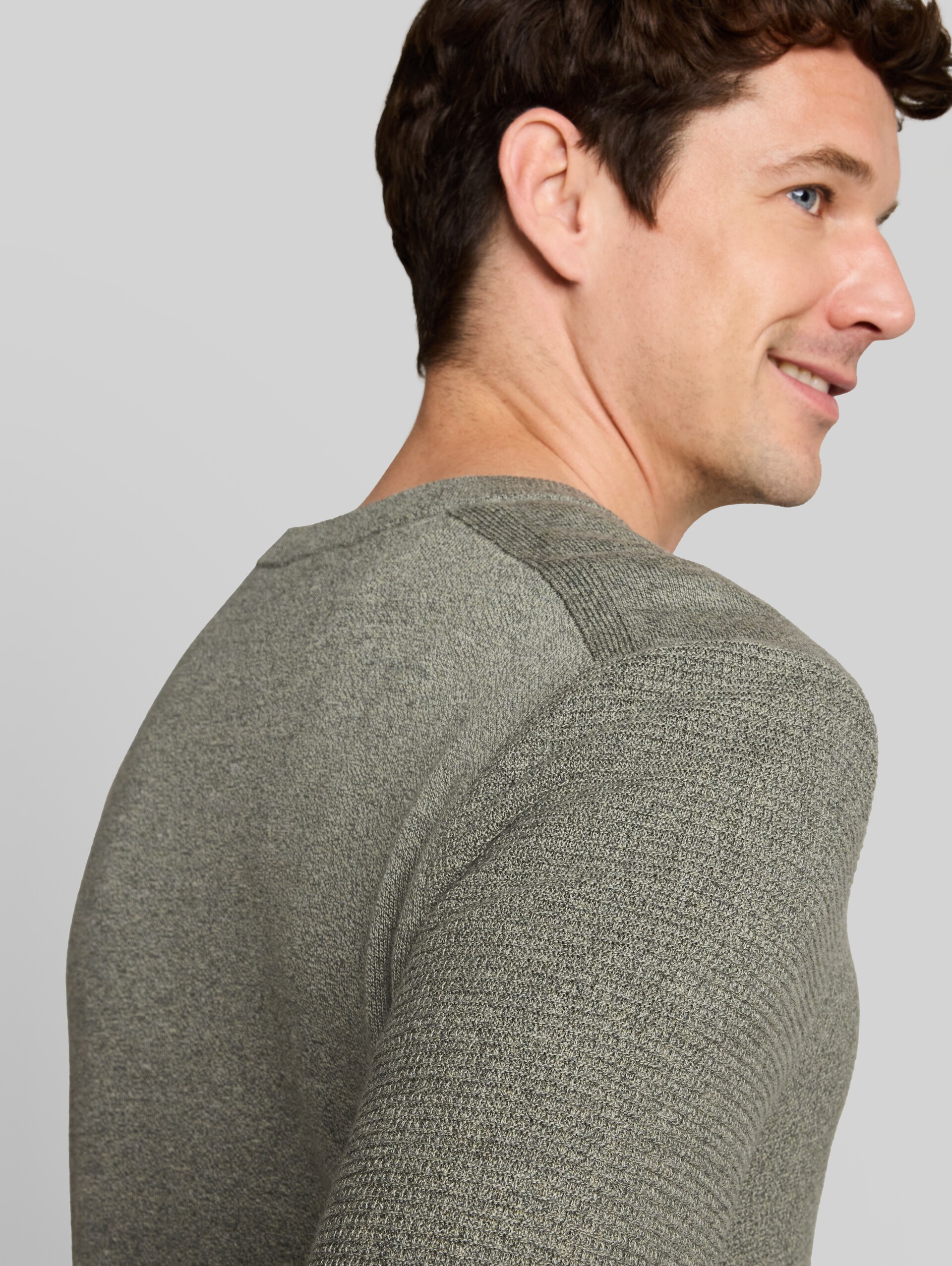 Strickpullover aus Baumwolle - mouline mint green - Detail-Model-Ansicht