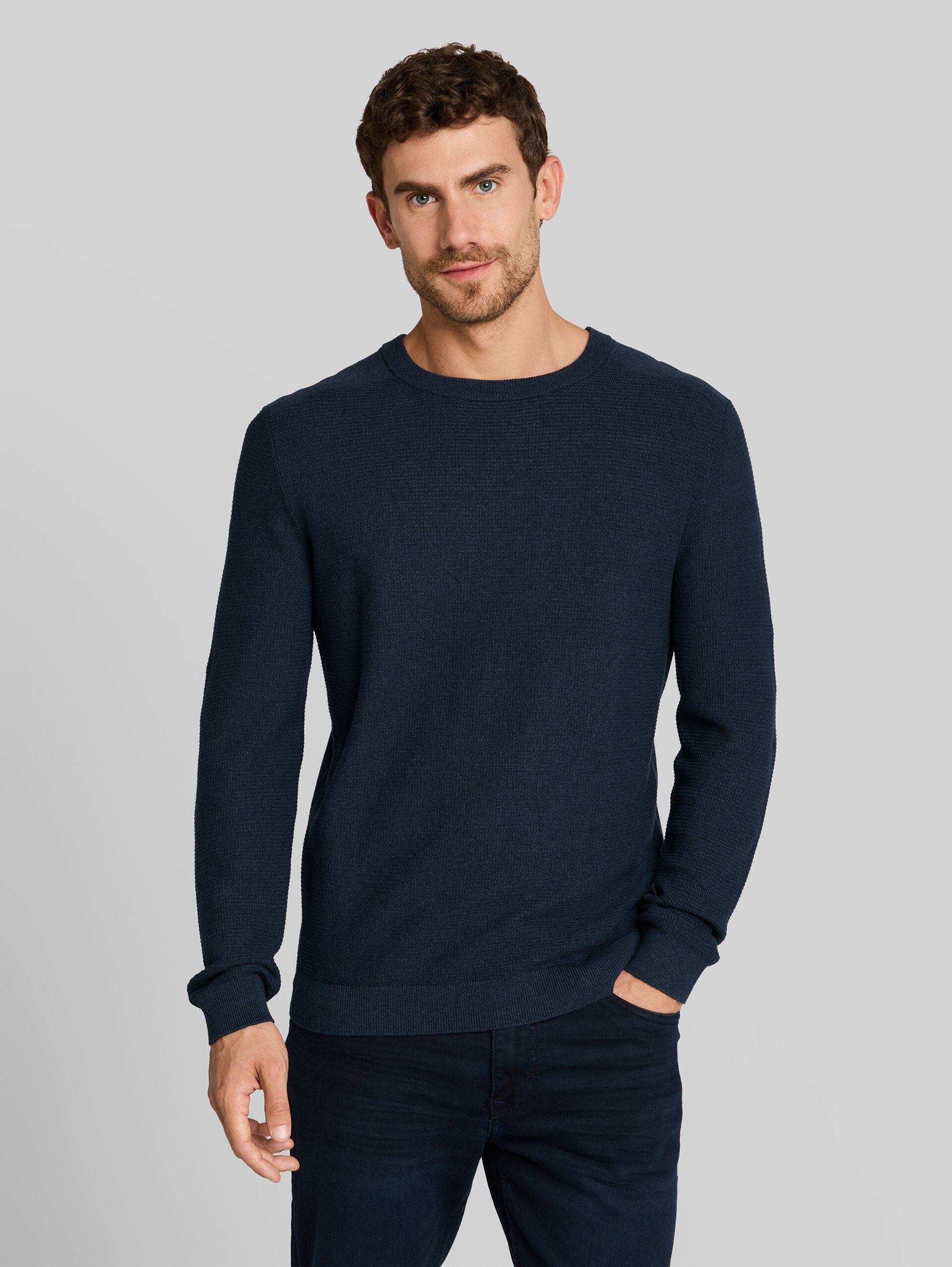 Strickpullover aus Baumwolle - mouline blue navy - Ausschnitt Model-Vorderansicht