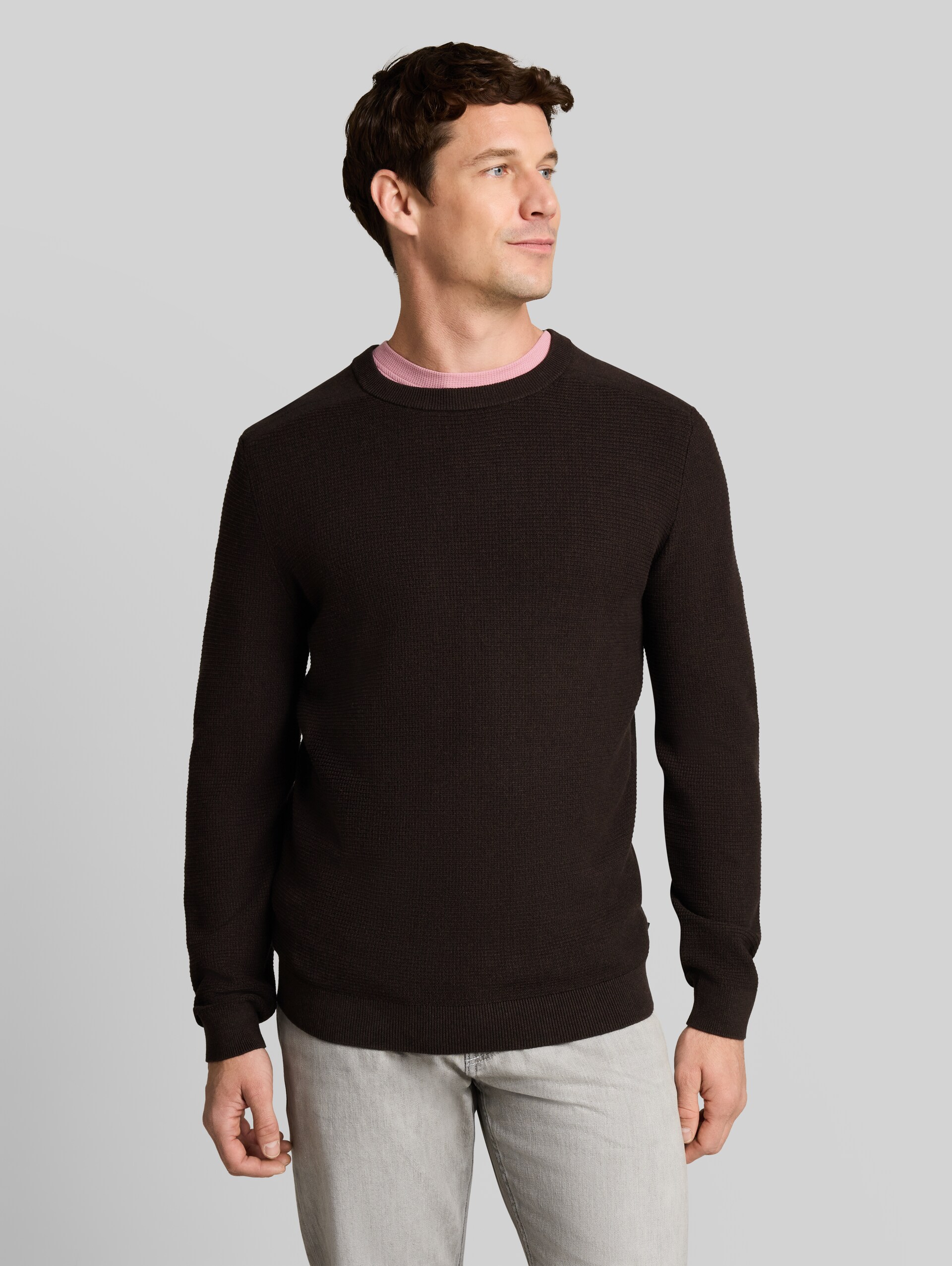 Pull en coton - mouline brown black - Découpe Vue de face du modèle