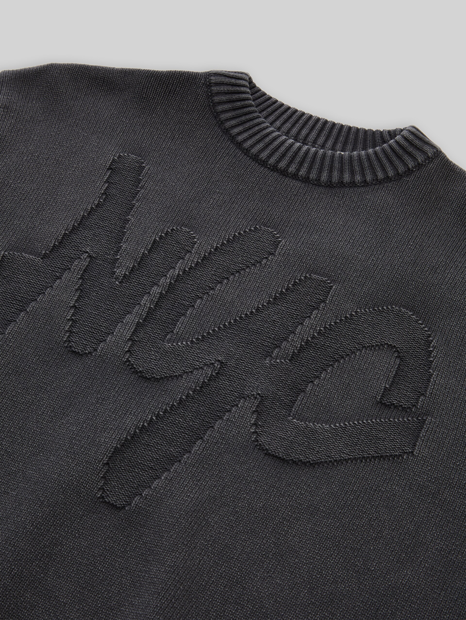 Oversize Strickpullover im Used Look - coal grey - Detail-Model-Ansicht