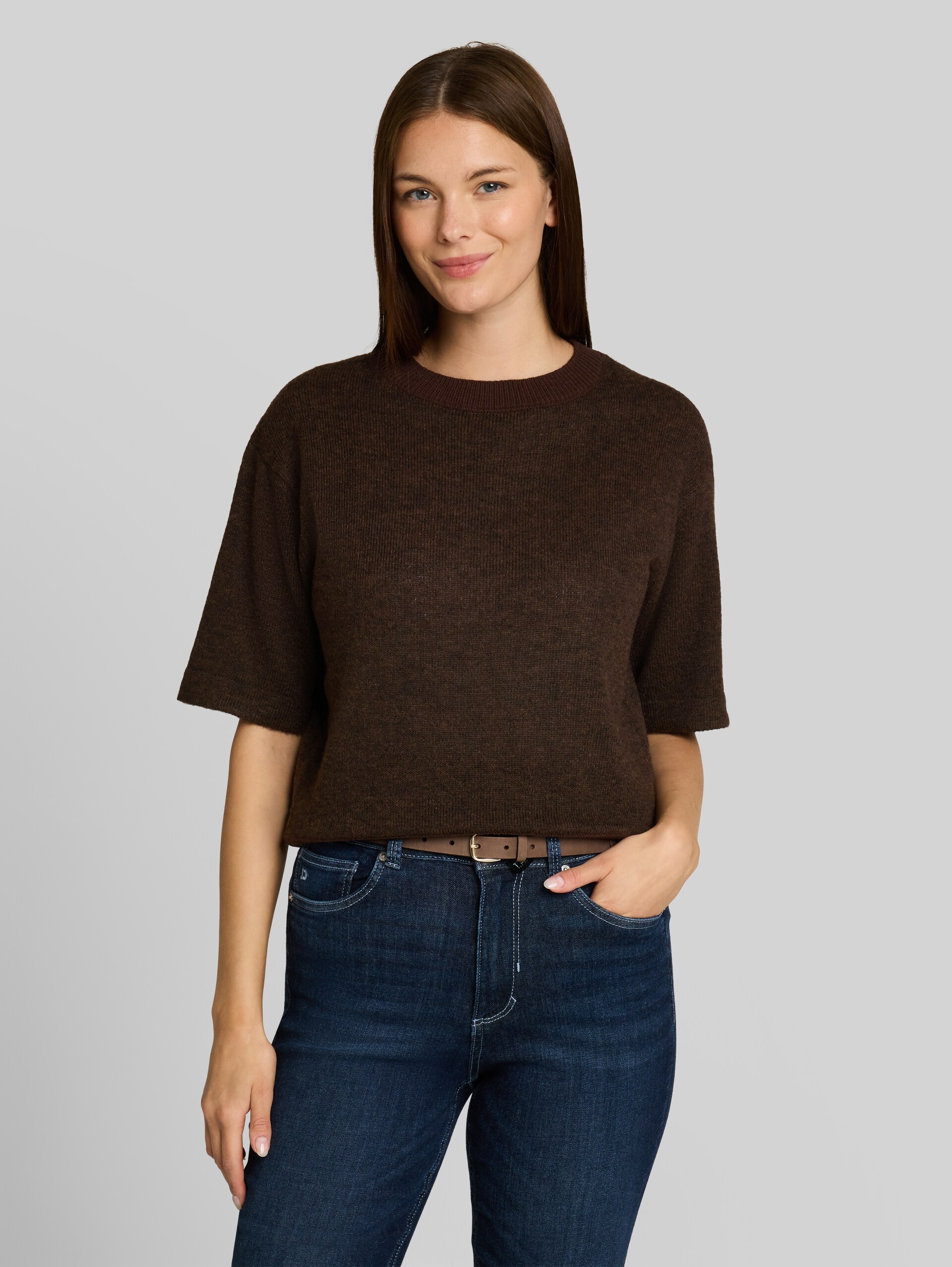 Gezellige gebreide trui met alpaca-aandeel - java dark brown melange - Nek model vooraanzicht