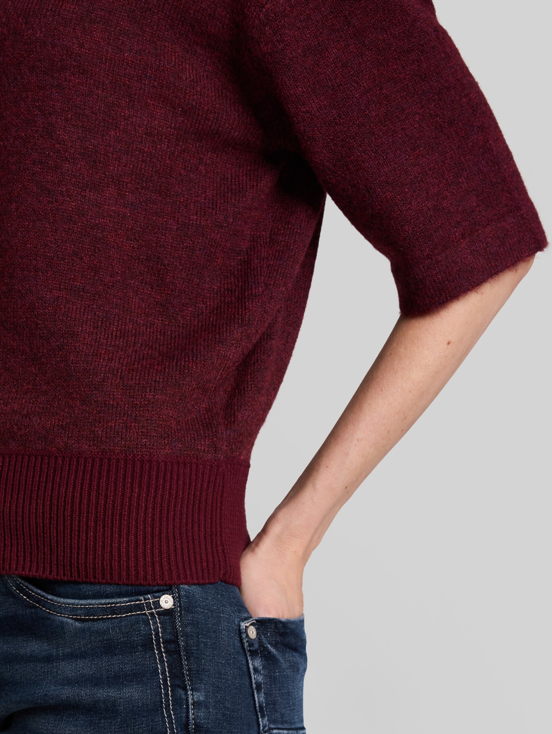 Cosy Strickpullover mit Alpaka-Anteil - preppy plum melange - Detail-Model-Ansicht