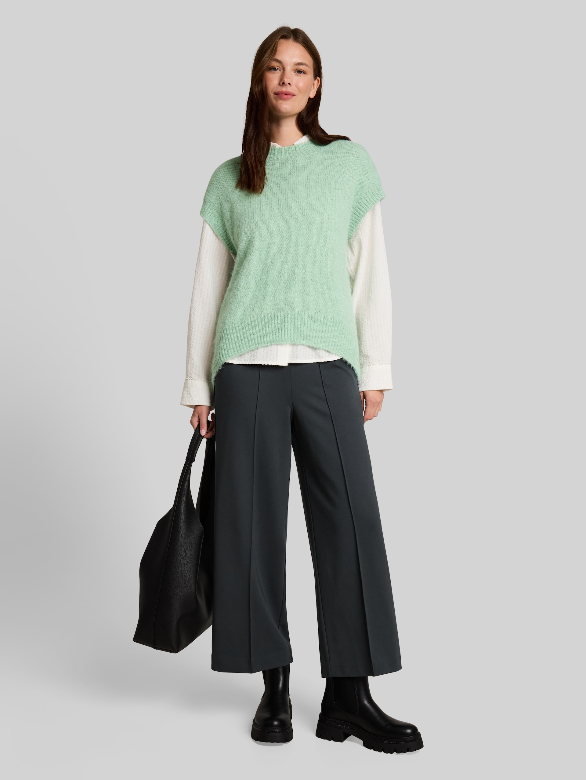 Oversize Pullunder mit Wollanteil - dusty light green melange - Model-Vorderansicht