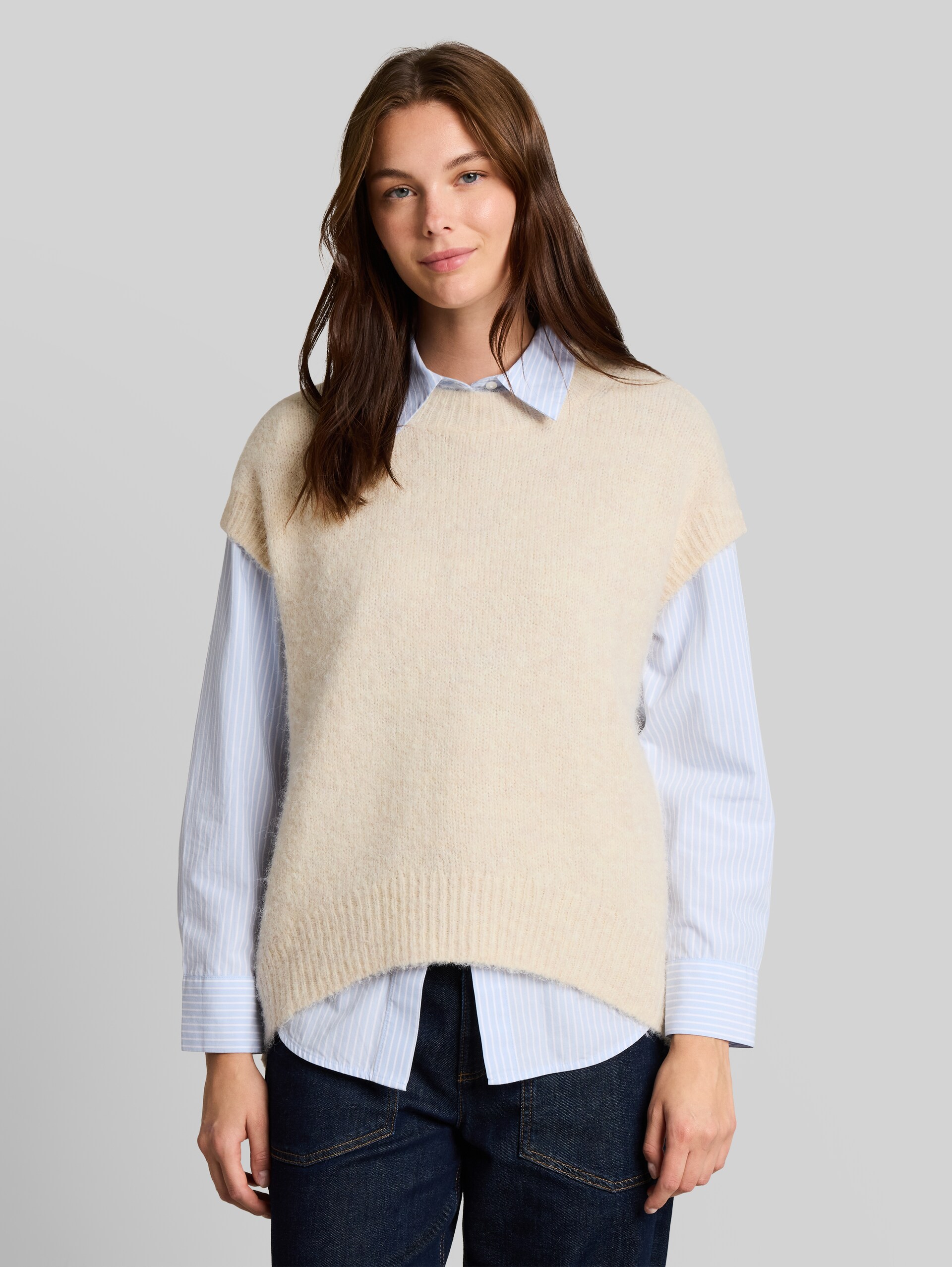Oversize Pullunder mit Wollanteil - whisper offwhite melange - Ausschnitt Model-Vorderansicht