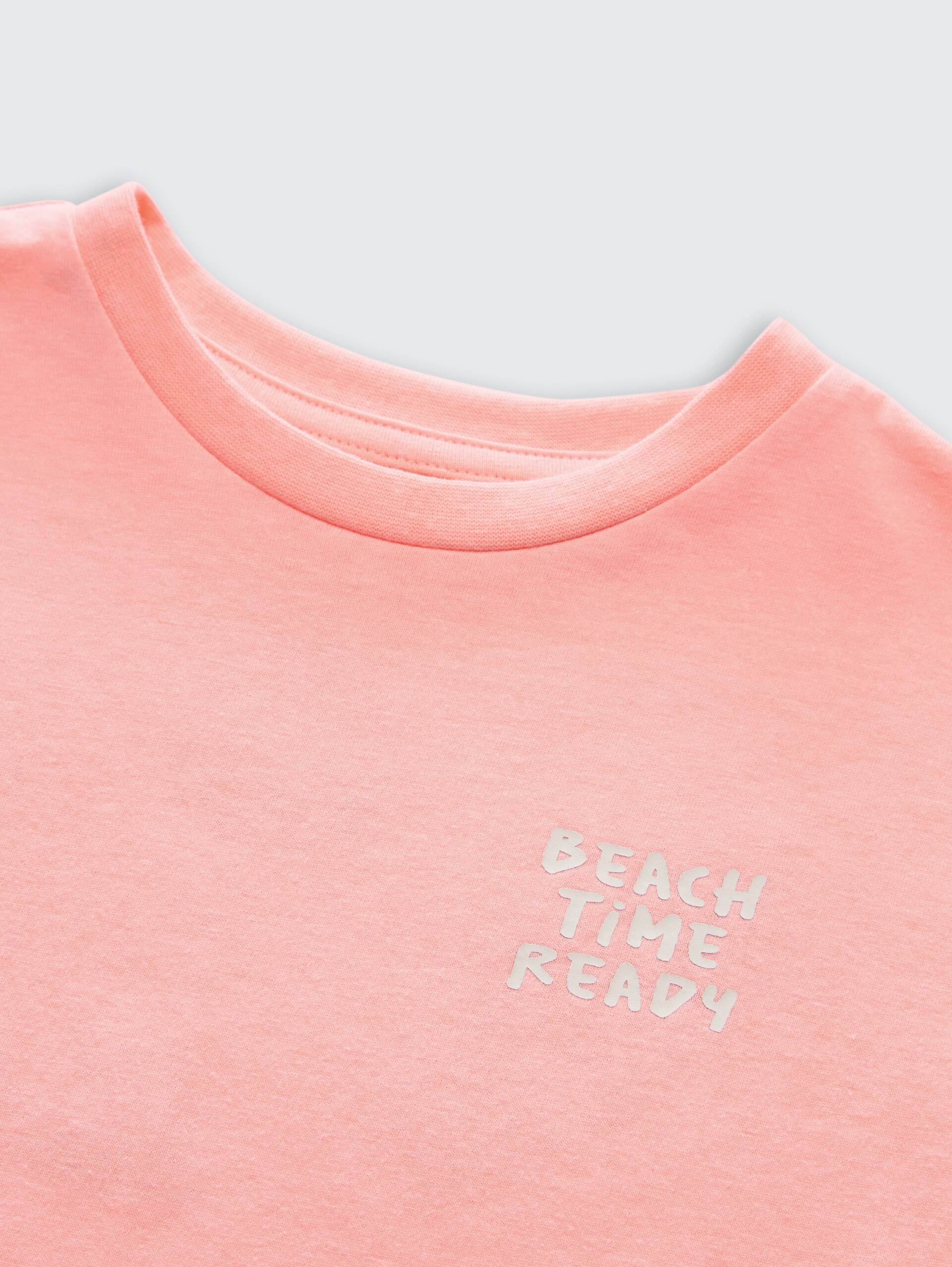 Oversize T-Shirt mit Rückenprint - soft neon pink - Detail-Model-Ansicht