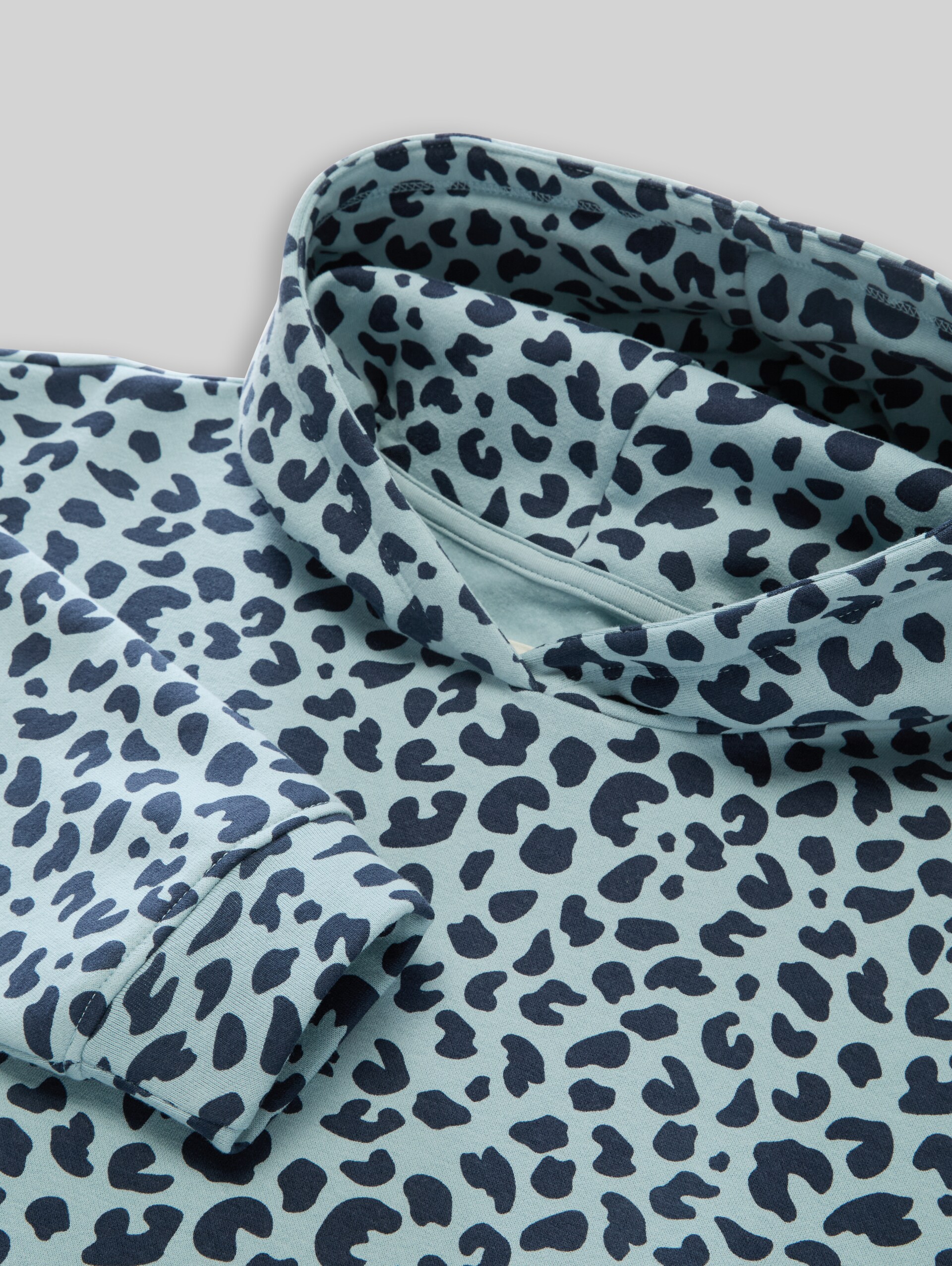 Cropped Hoodie Sweatshirt - green big leo design - Detail-Model-Ansicht