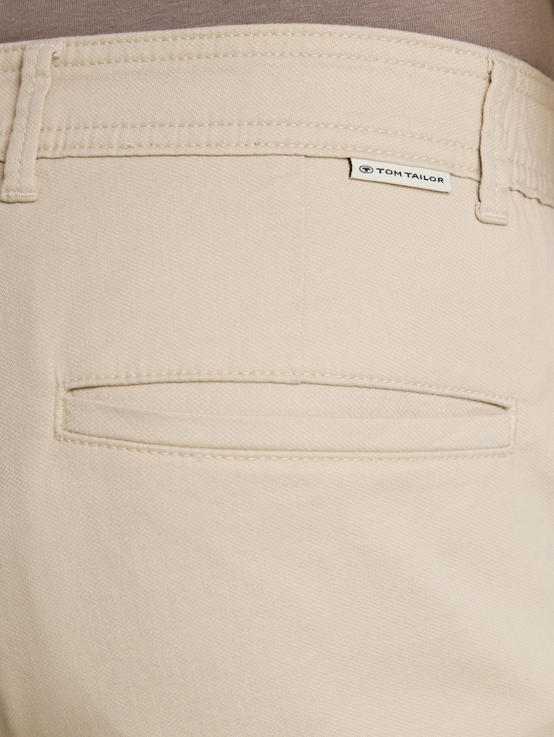 Regular chino-short - light cashew beige - Detailaanzicht model