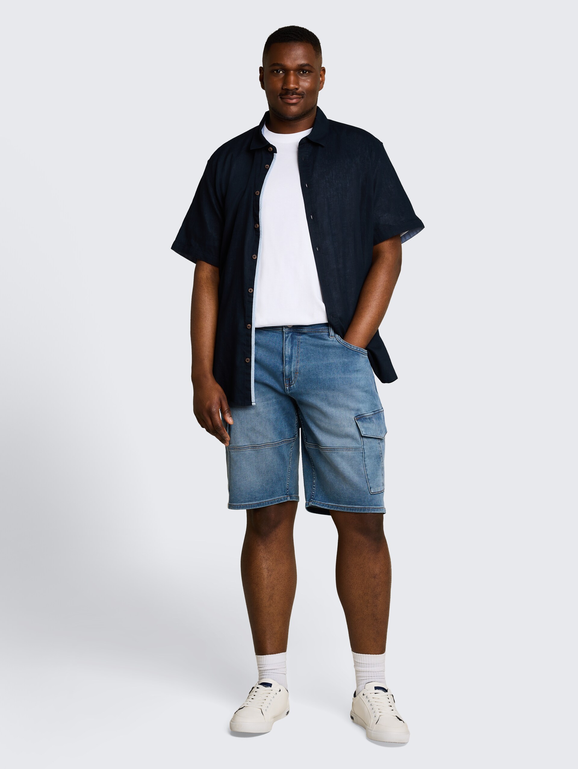 Plus Size - Cargo jeansshorts - Used Mid Stone Blue Denim - Model vooraanzicht