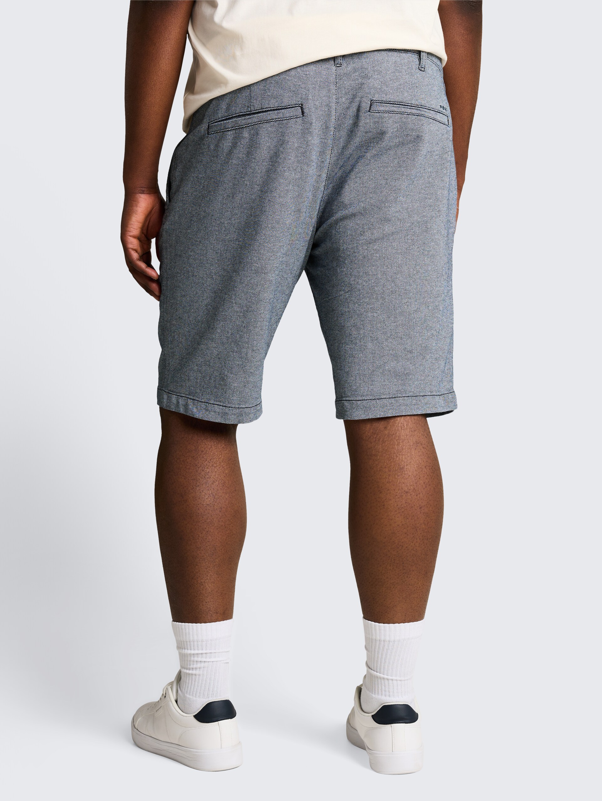 Plus Size - Stretch Chino Shorts - navy structure - Neckline model-back view