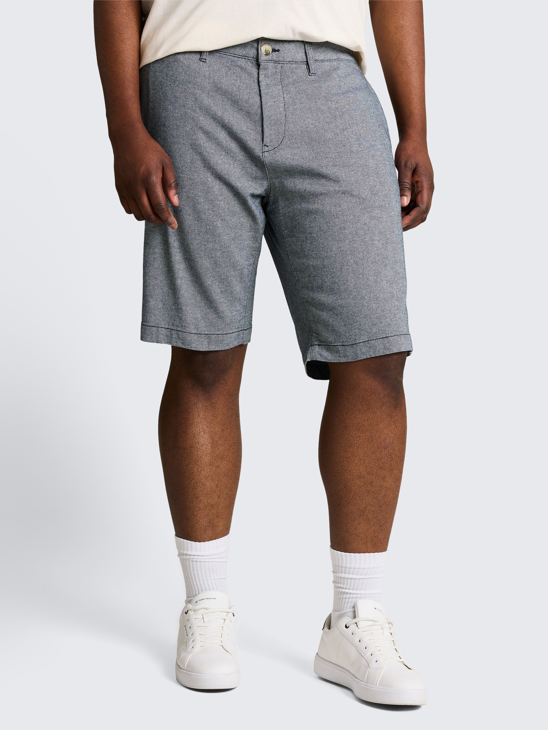 Plus Size - Stretch Chino Shorts - navy structure - Neckline model front view