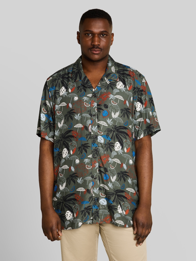 Plus Size - Regular Fit Resort Kurzarmhemd aus Viskose von Men Plus Size, leaf green beach design