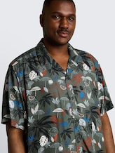 Plus Size - Chemise à manches courtes coupe classique en viscose - leaf green beach design - Vue détaillée du modèle