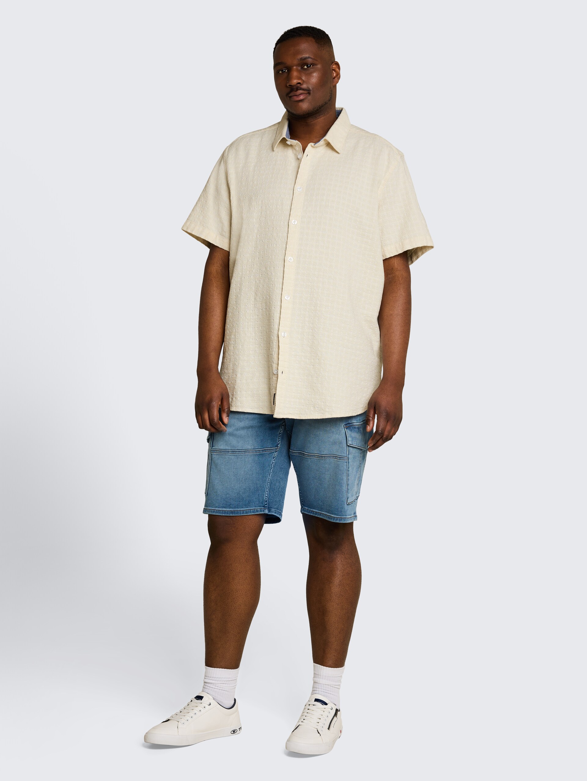 Plus Size - Korte mouwen overhemd van katoen - Gardenia White - Model vooraanzicht