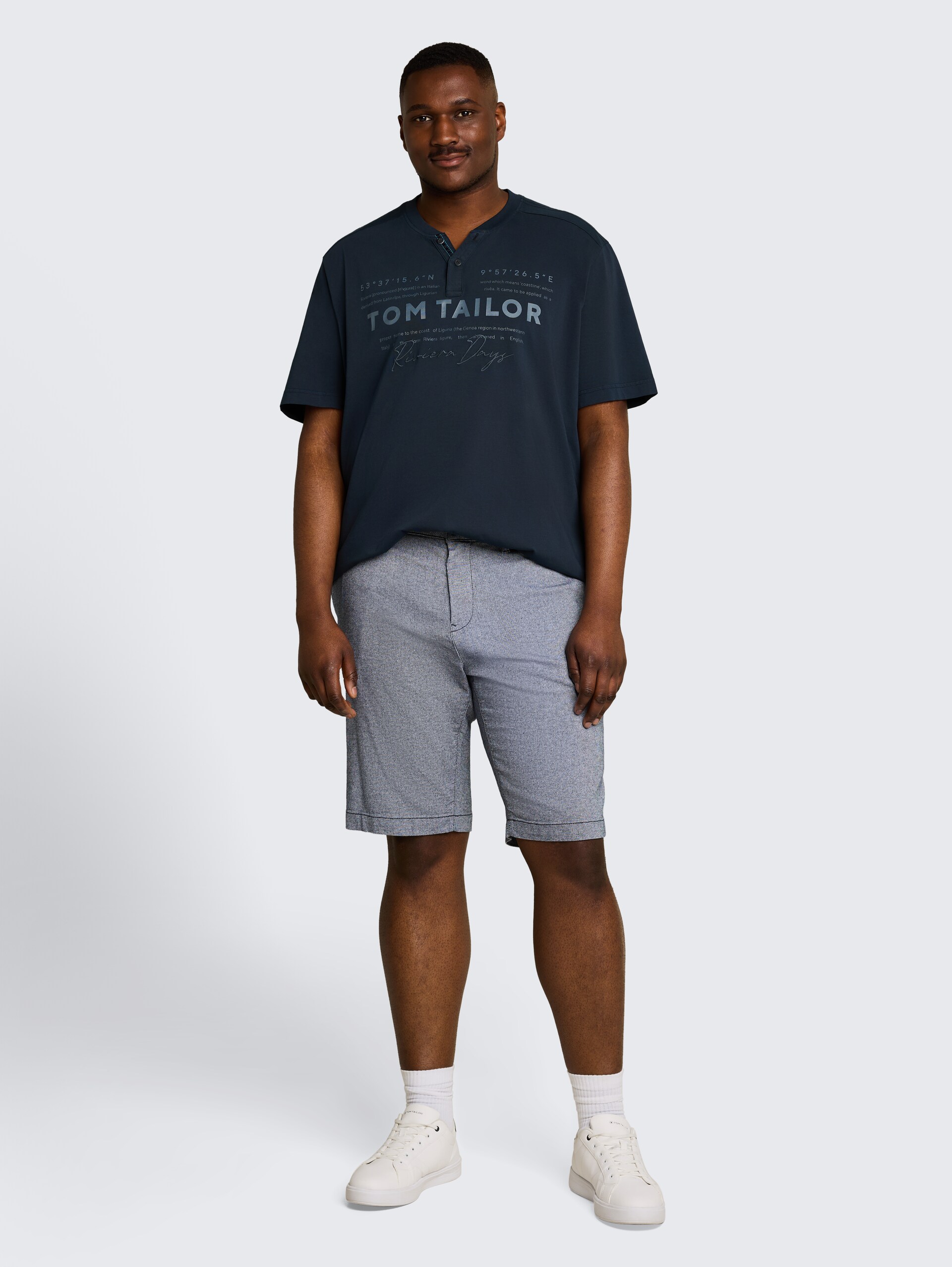Plus Size - Henley T-Shirt im Used-Look - sky captain blue - Model-Vorderansicht