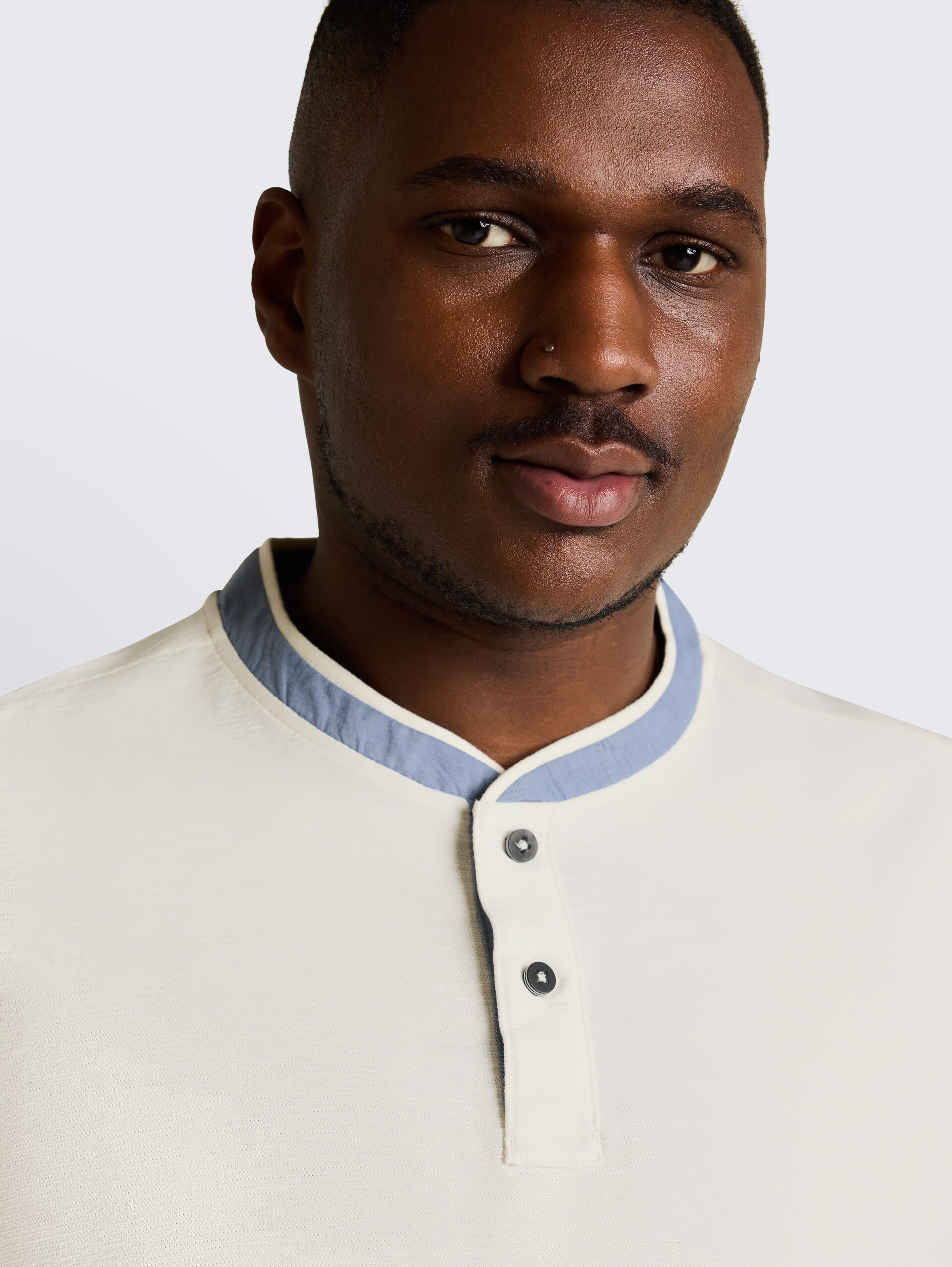 Plus Size - Poloshirt mit Stehkragen - Gardenia White
