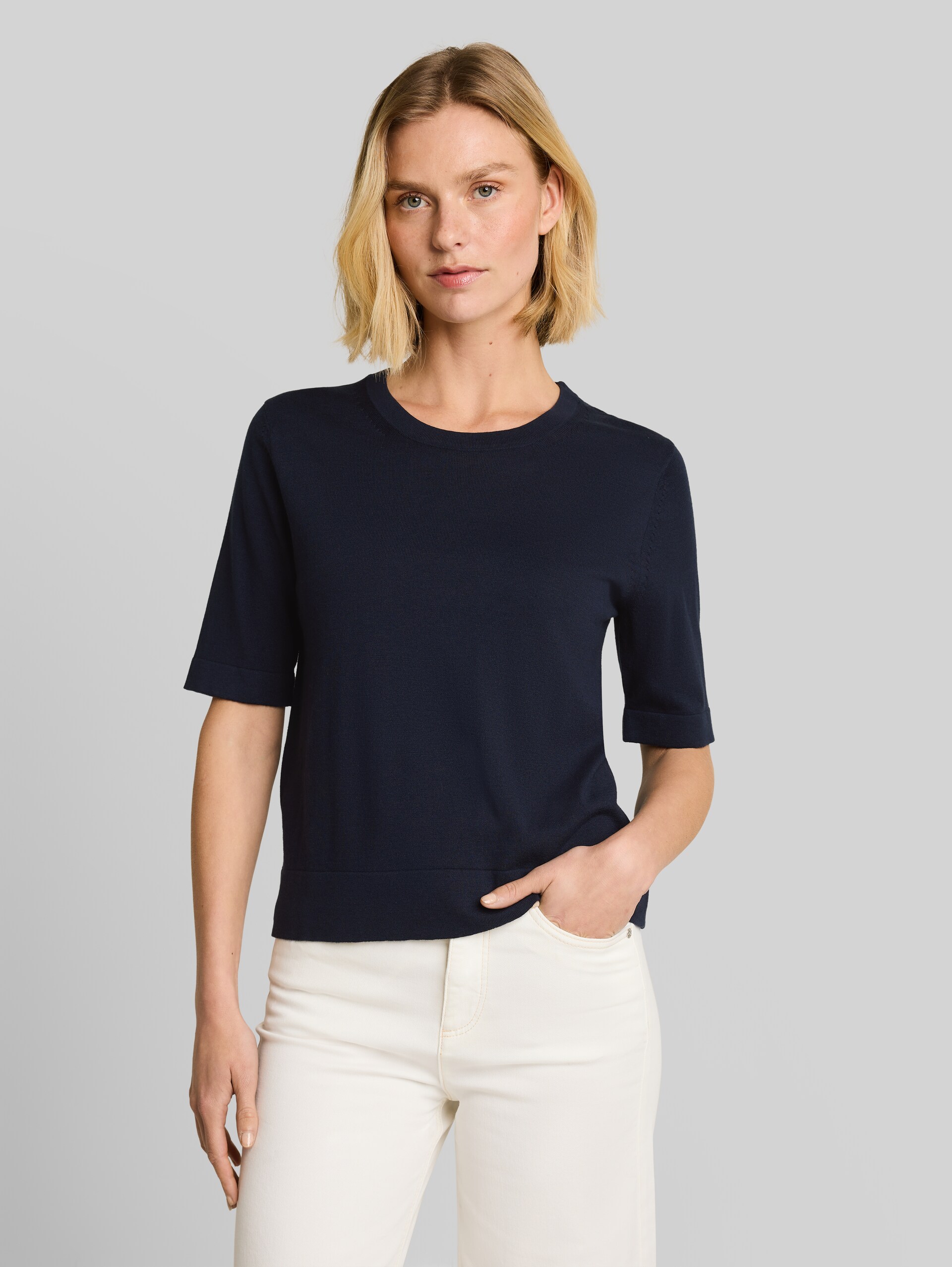 Knitted jumper with silk blend - sky captain blue - Neckline model front view
