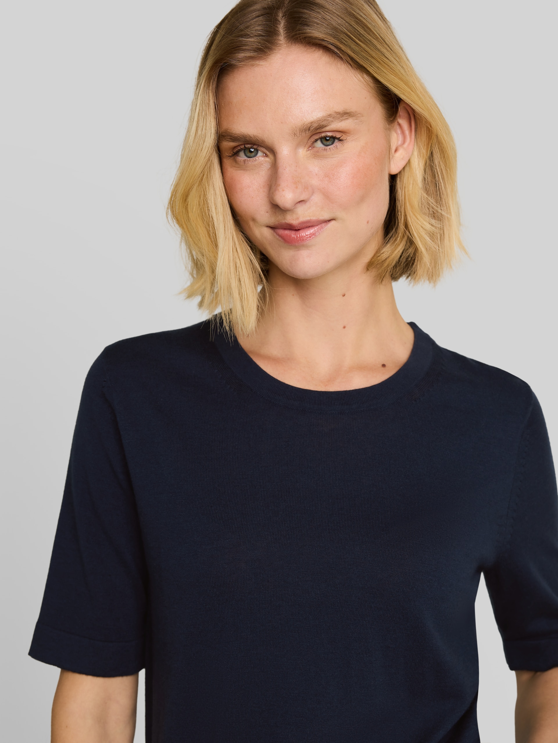 Knitted jumper with silk blend - sky captain blue - Detail model view