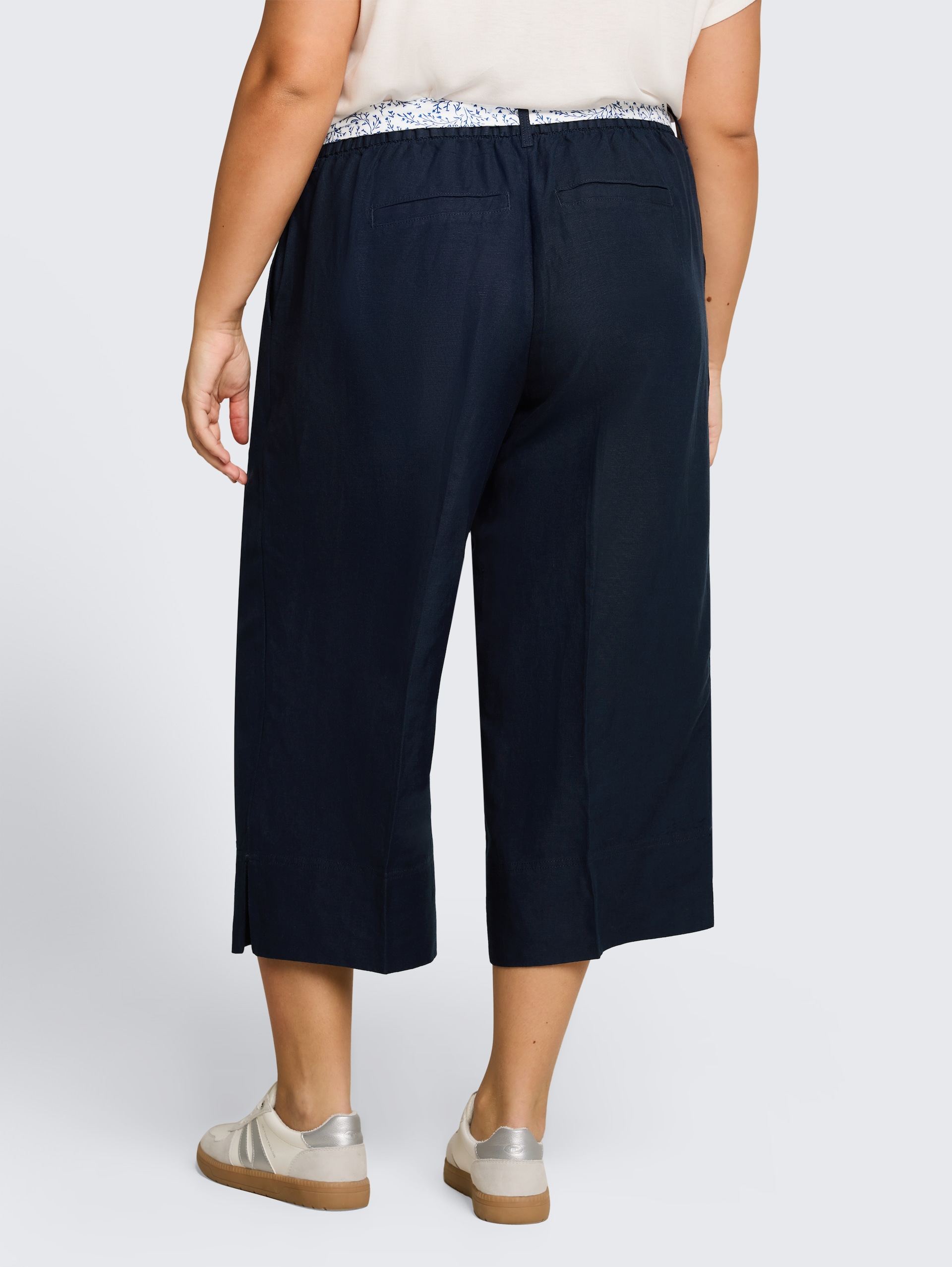 Plus Size - Culotte met linnen - sky captain blue - Neklijn model-achteraanzicht